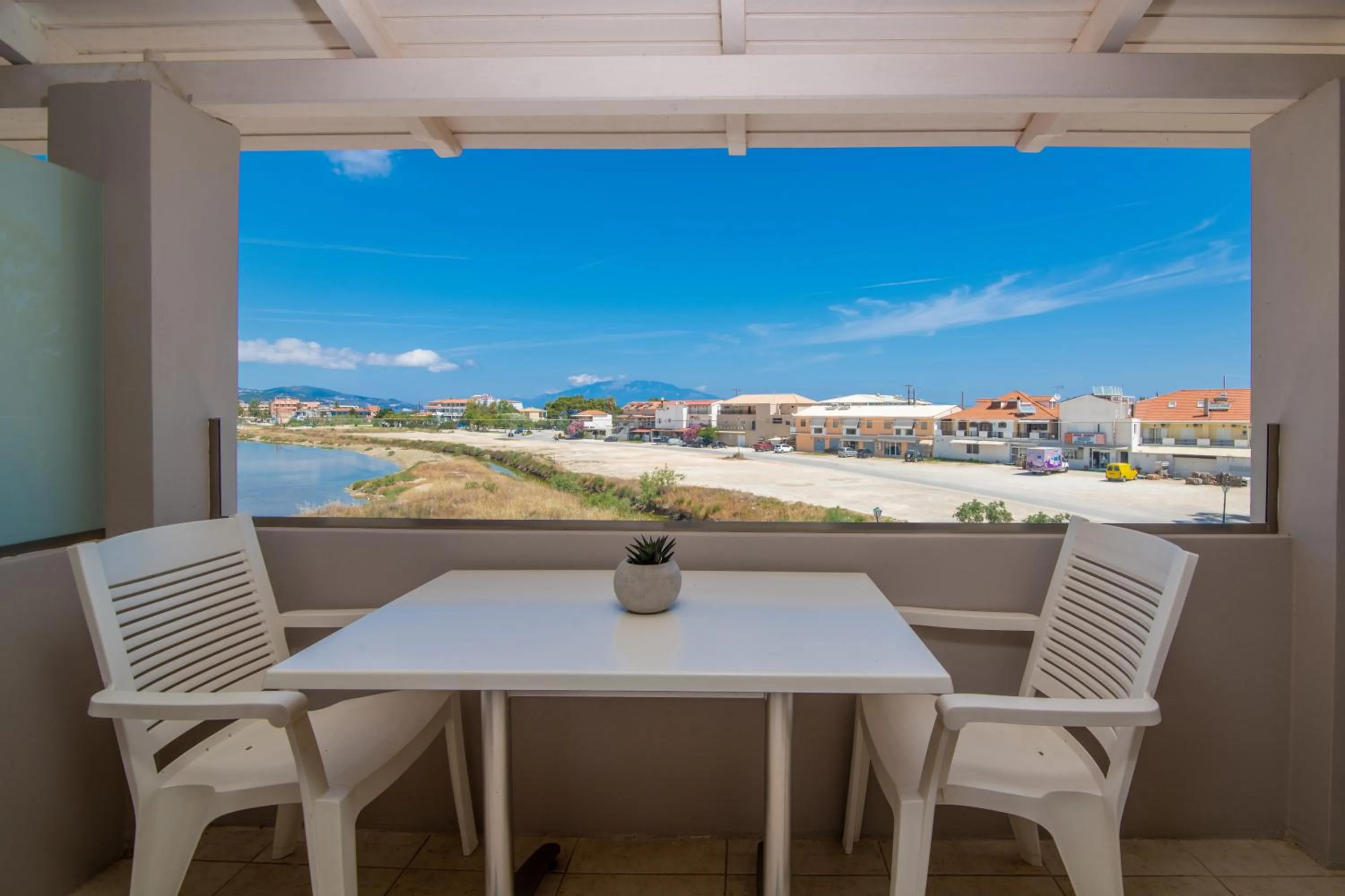 Day in Alykes View Apartments