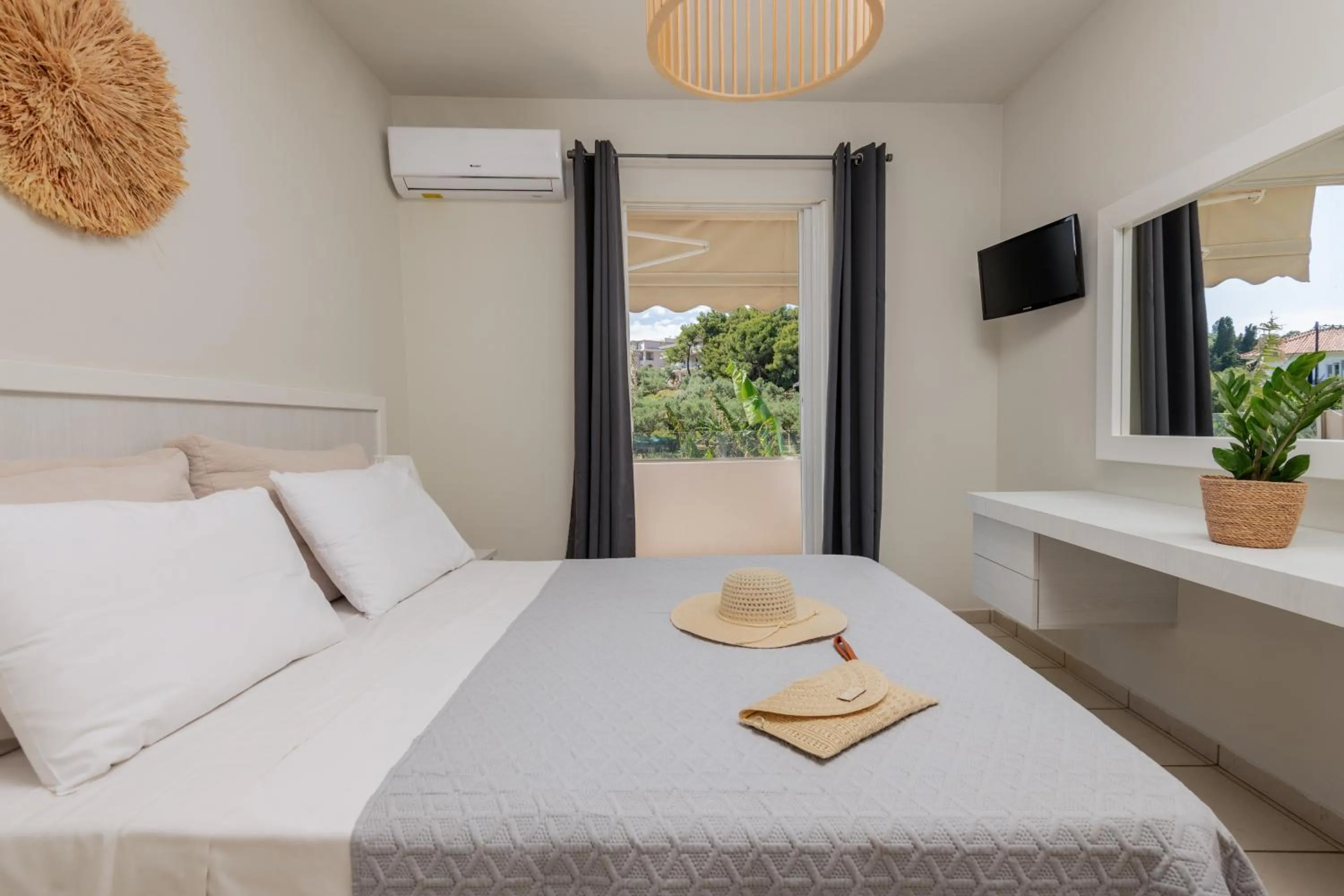 Bed in Alykes View Apartments