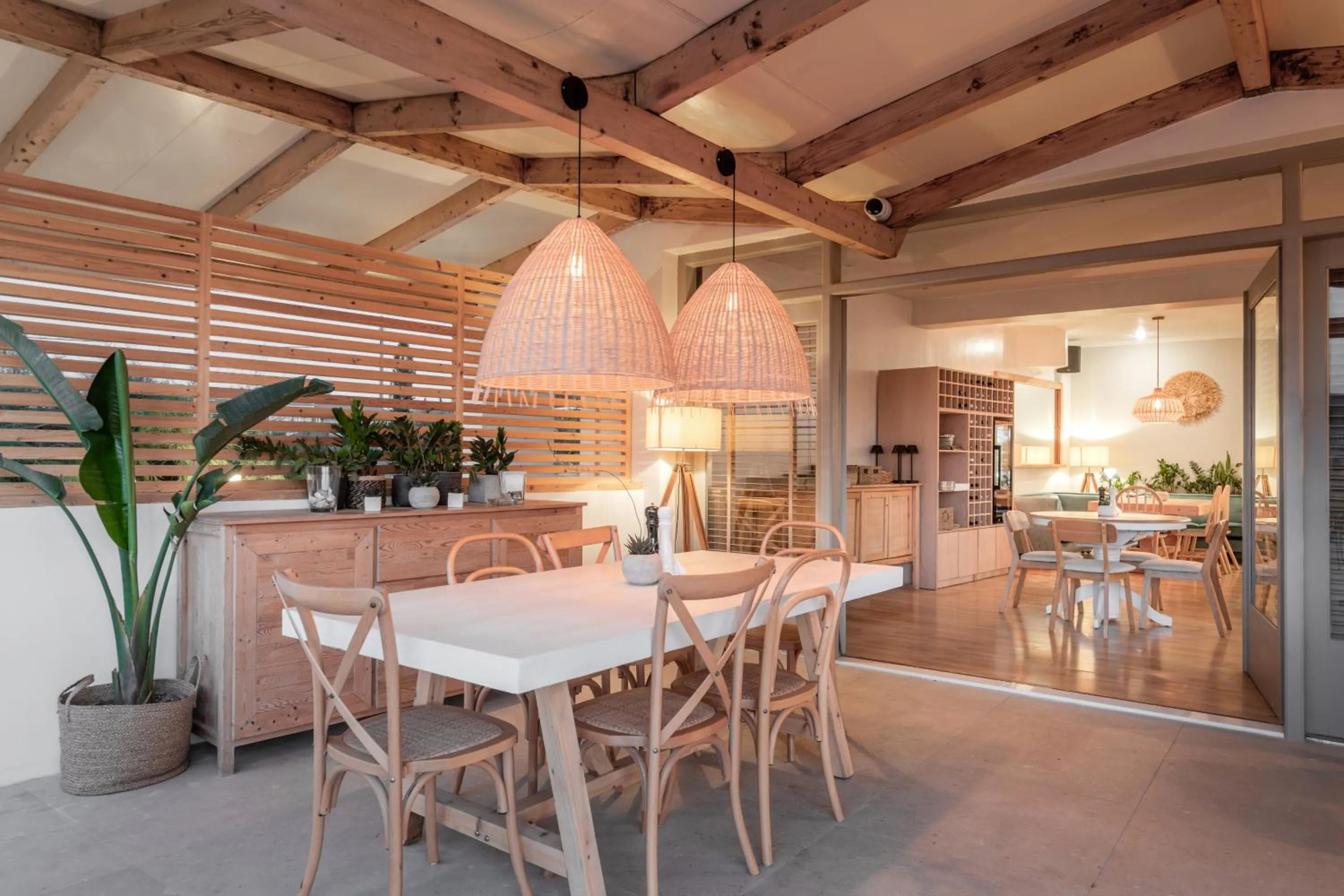 Restaurant/places to eat in Alykes View Apartments