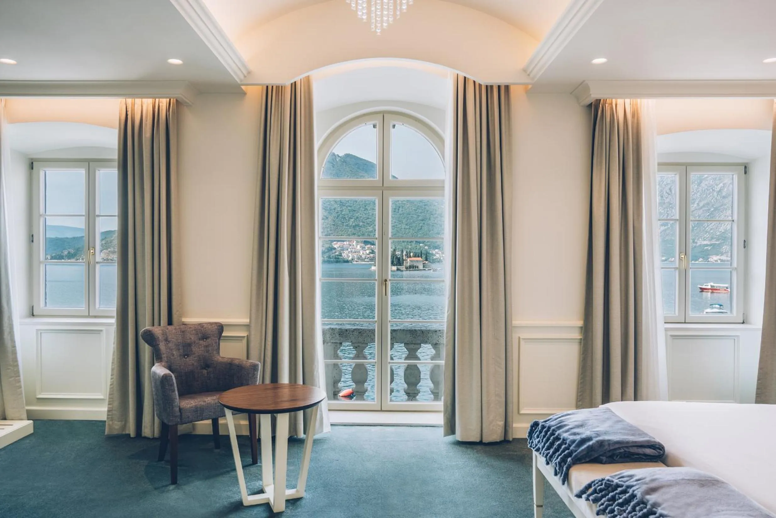 Sea view, Bed in Heritage Grand Perast By Rixos