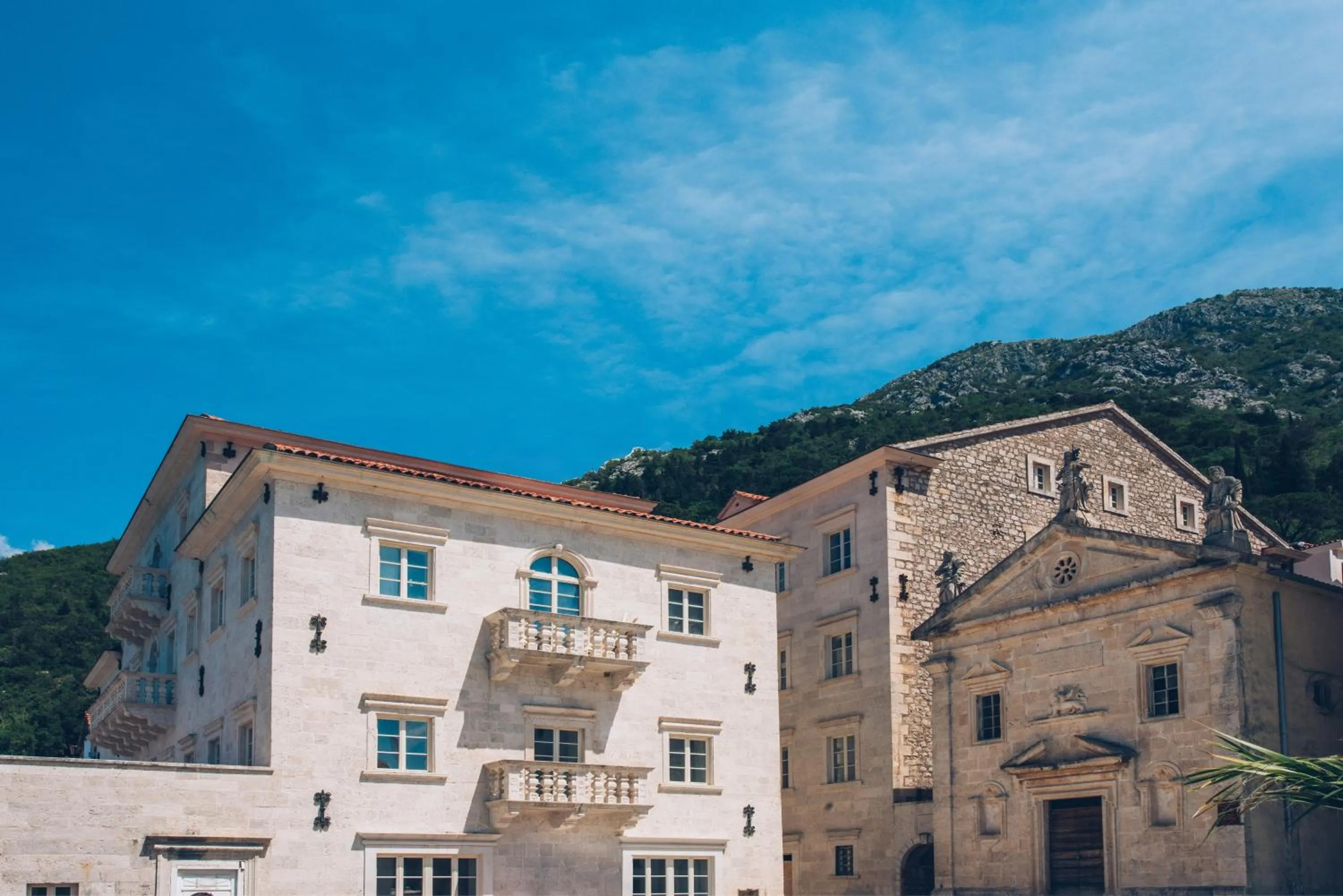 Facade/entrance in Heritage Grand Perast By Rixos