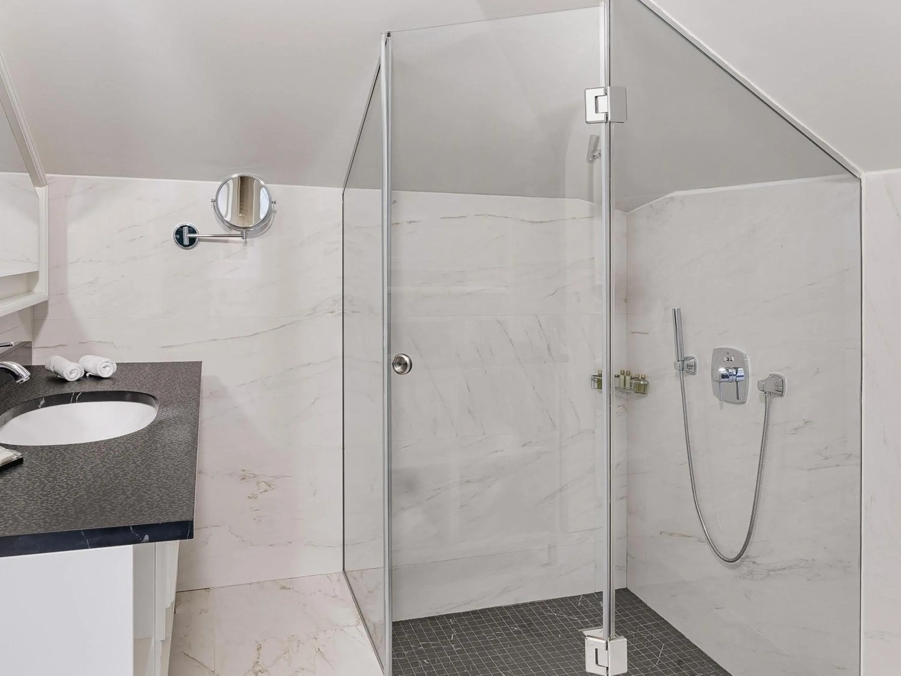 Bedroom in Heritage Grand Perast By Rixos Bedroom in Heritage Grand Perast By Rixos