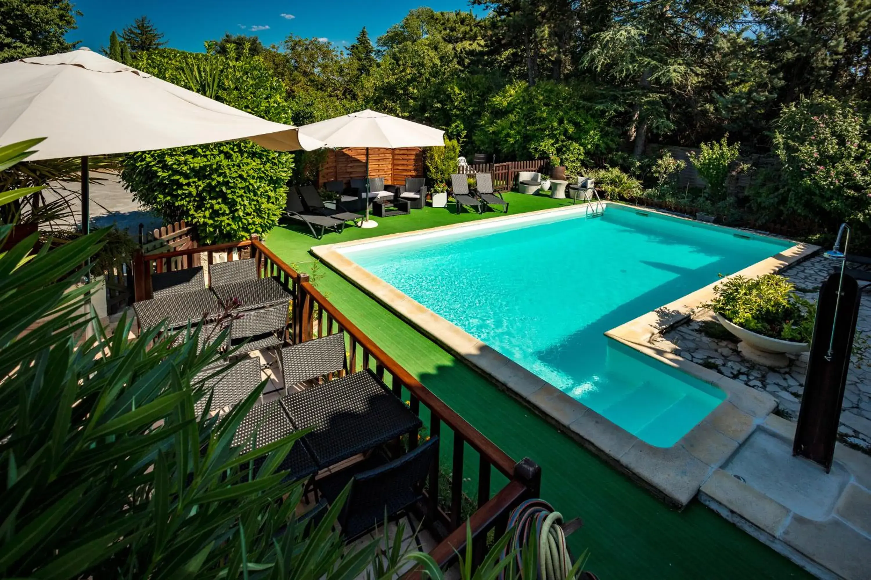 LOGIS HOTEL L' Auberge d'Uzes LOGIS HOTEL L' Auberge d'Uzes