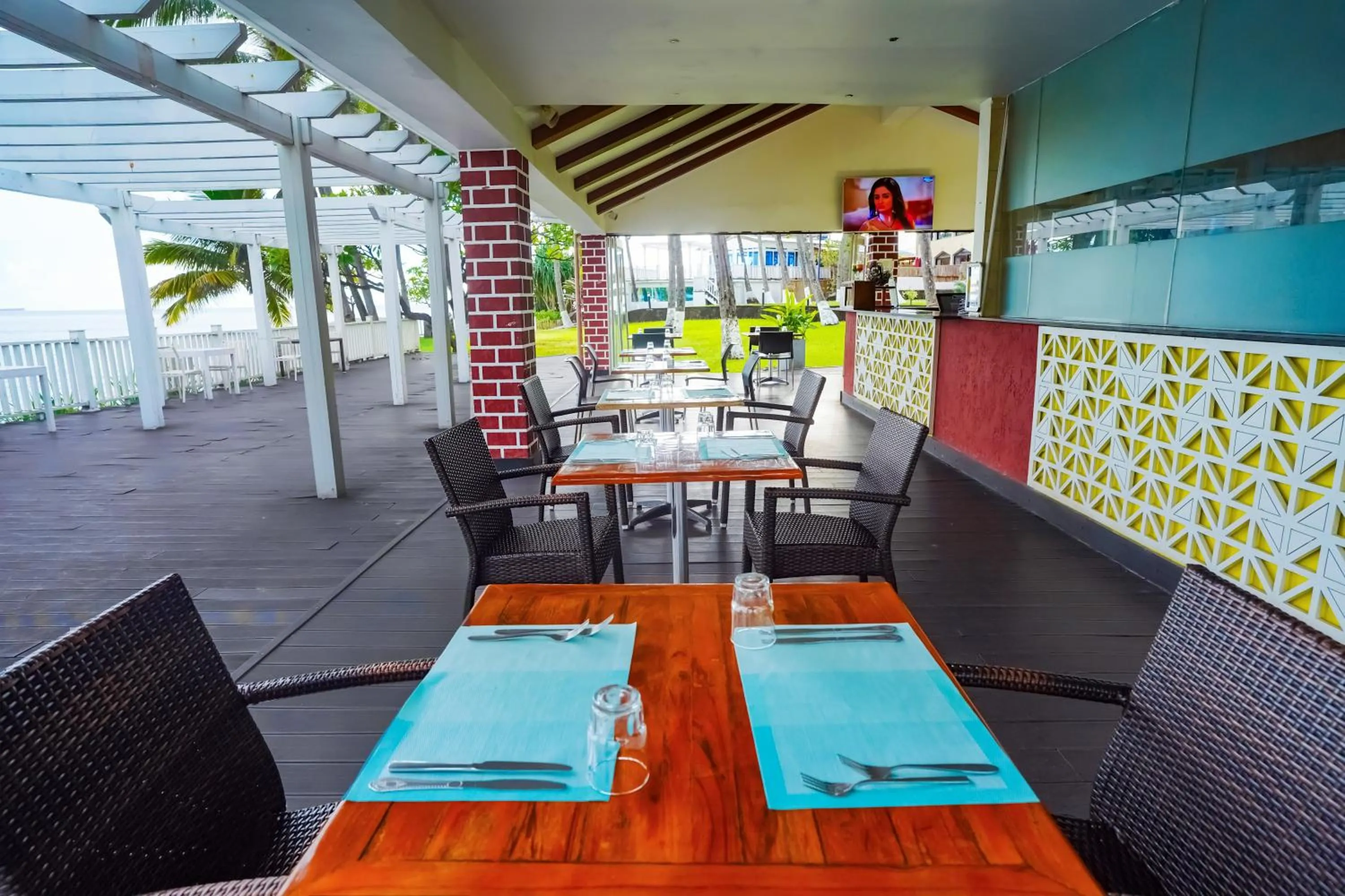 Restaurant/places to eat in Itsandra Beach Hotel & Resort