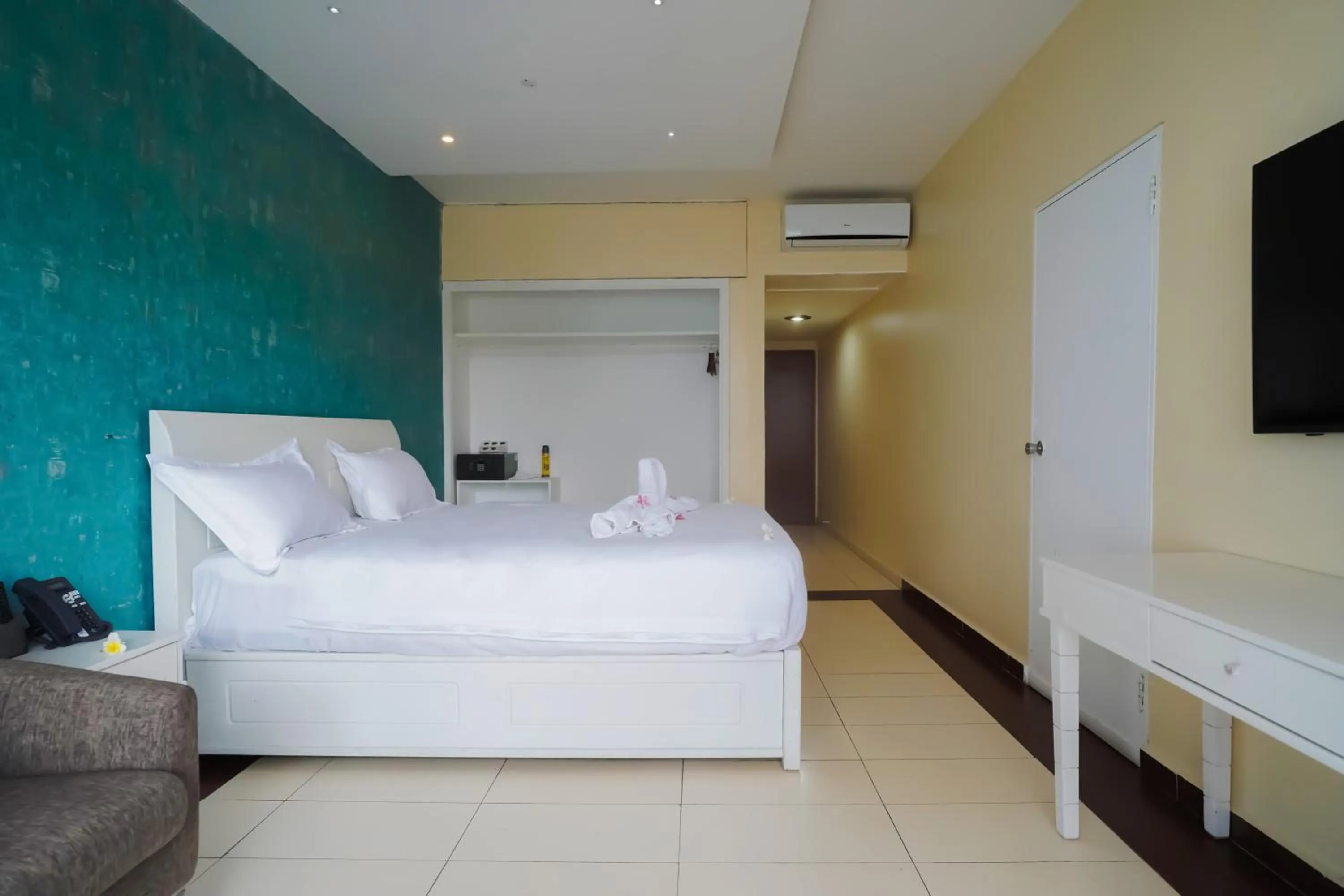 Photo of the whole room in Itsandra Beach Hotel & Resort