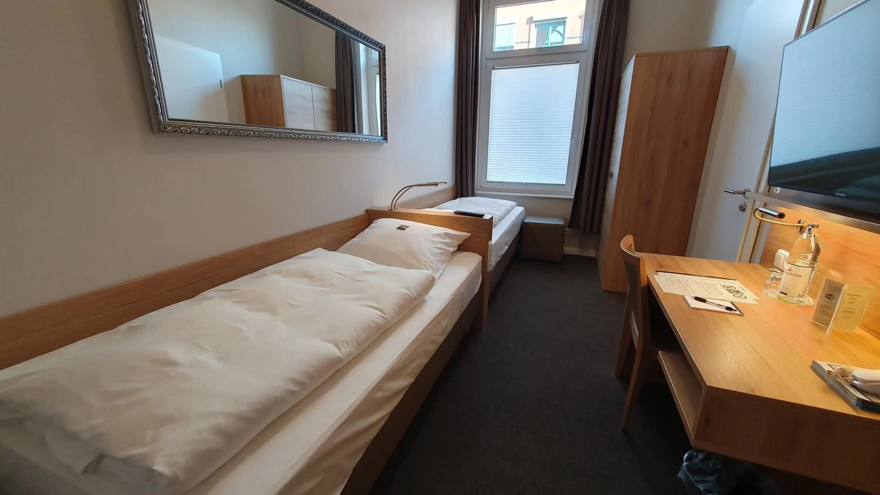 Photo of the whole room, Bed in Hotel An der Altstadt