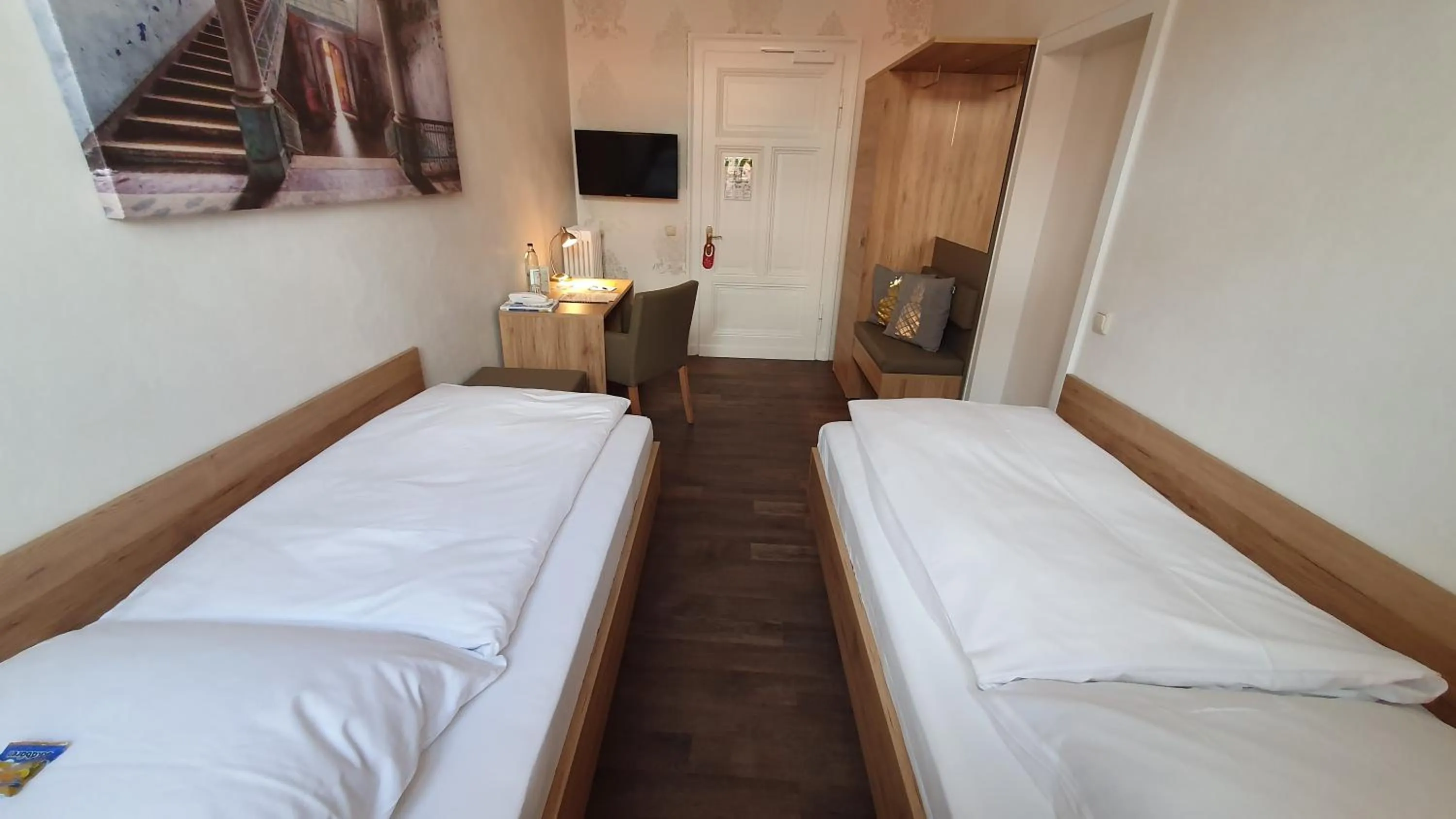 Photo of the whole room, Bed in Hotel An der Altstadt