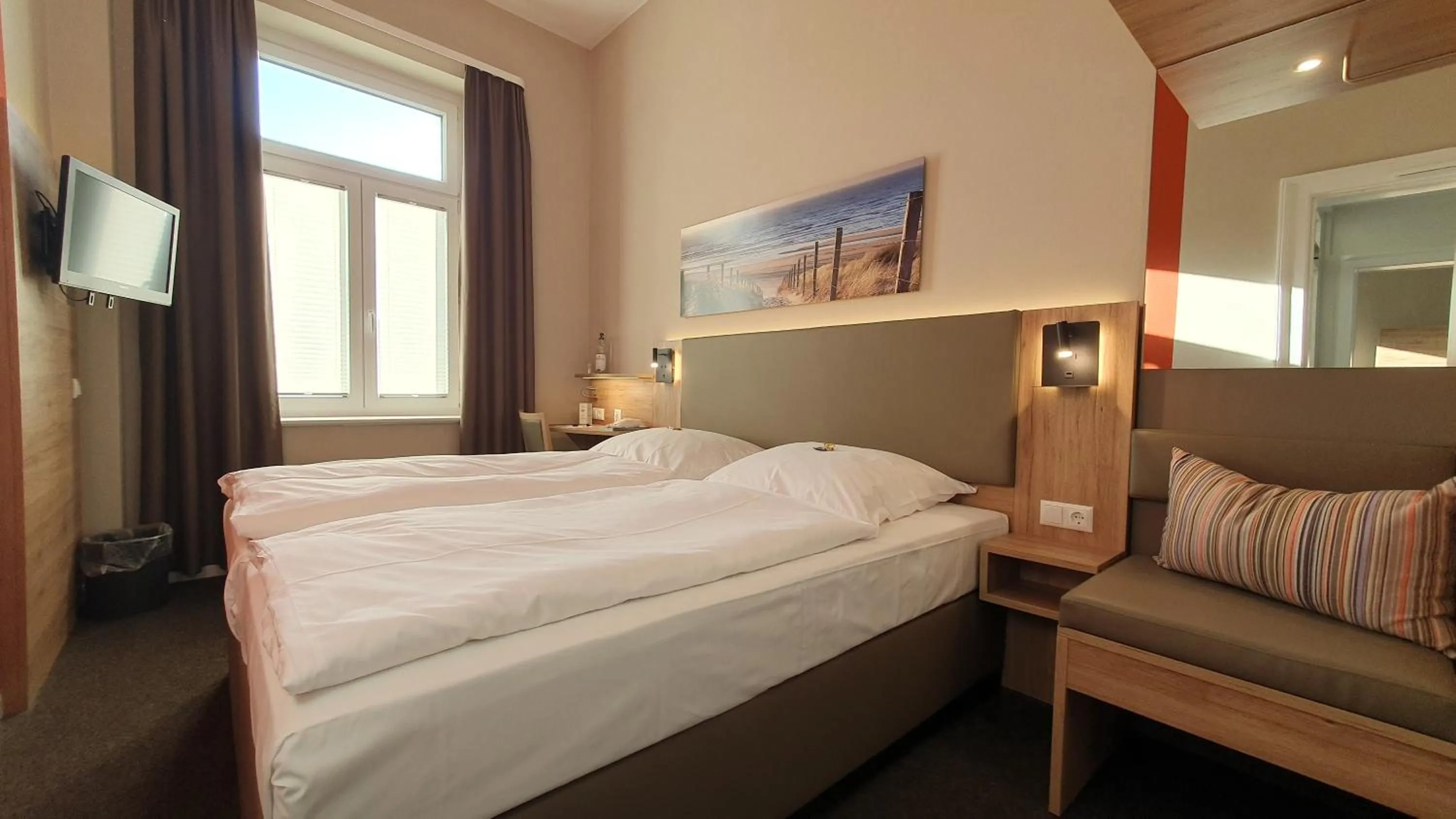 Photo of the whole room, Bed in Hotel An der Altstadt