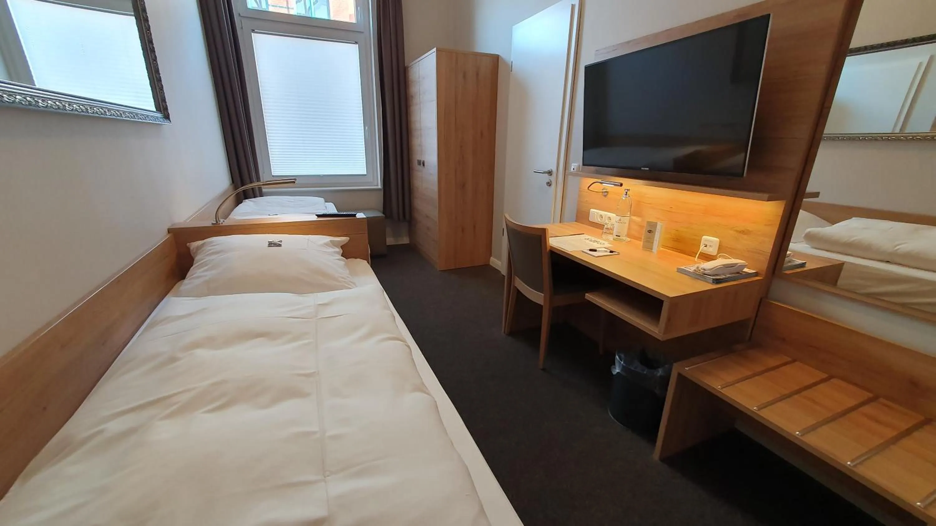 Photo of the whole room, Bed in Hotel An der Altstadt