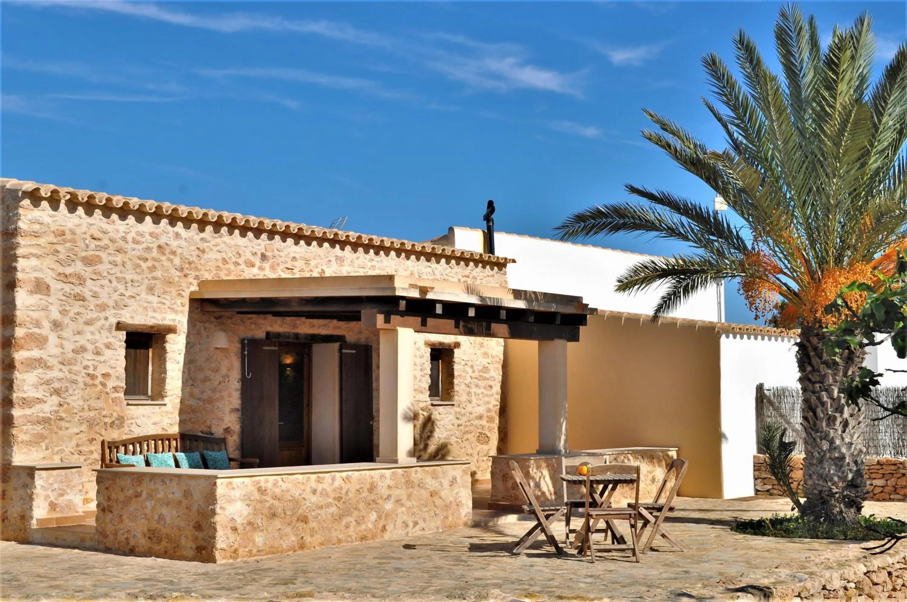 Property building in Siamoformentera Analissa