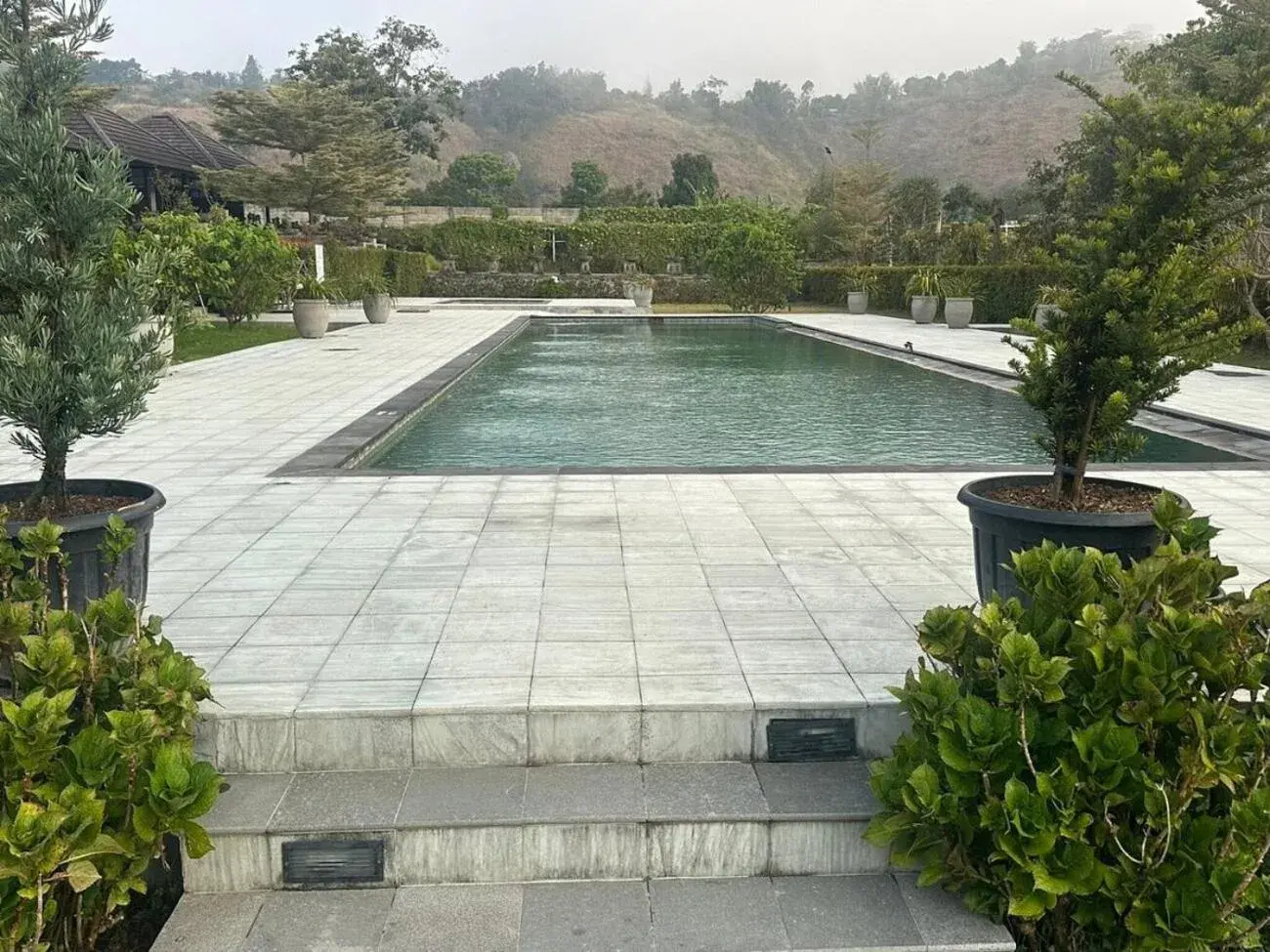 Swimming pool in Nusantara Hotel Sembalun Swimming pool in Nusantara Hotel Sembalun