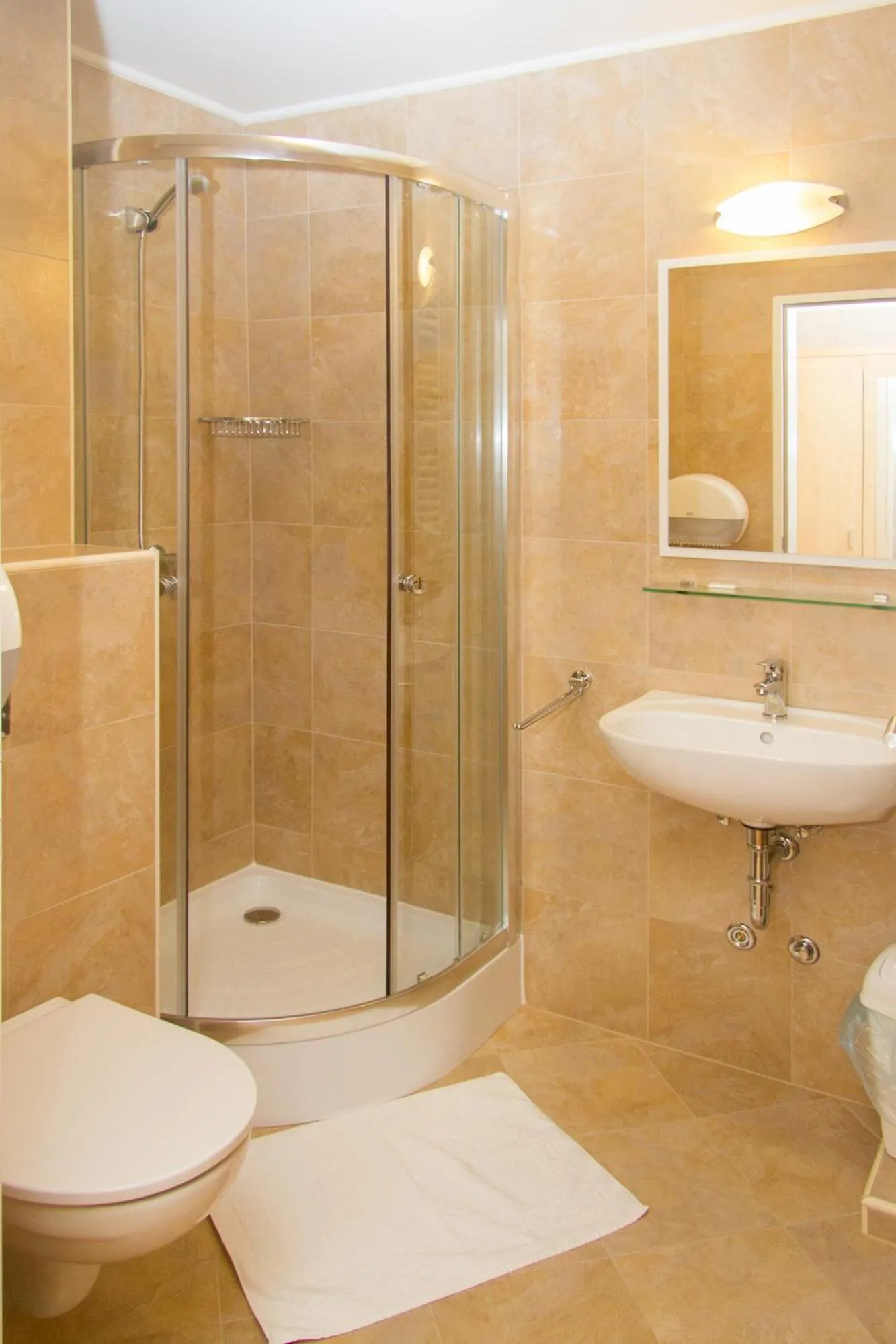 Bathroom in Nimród Hotel és Ètterem