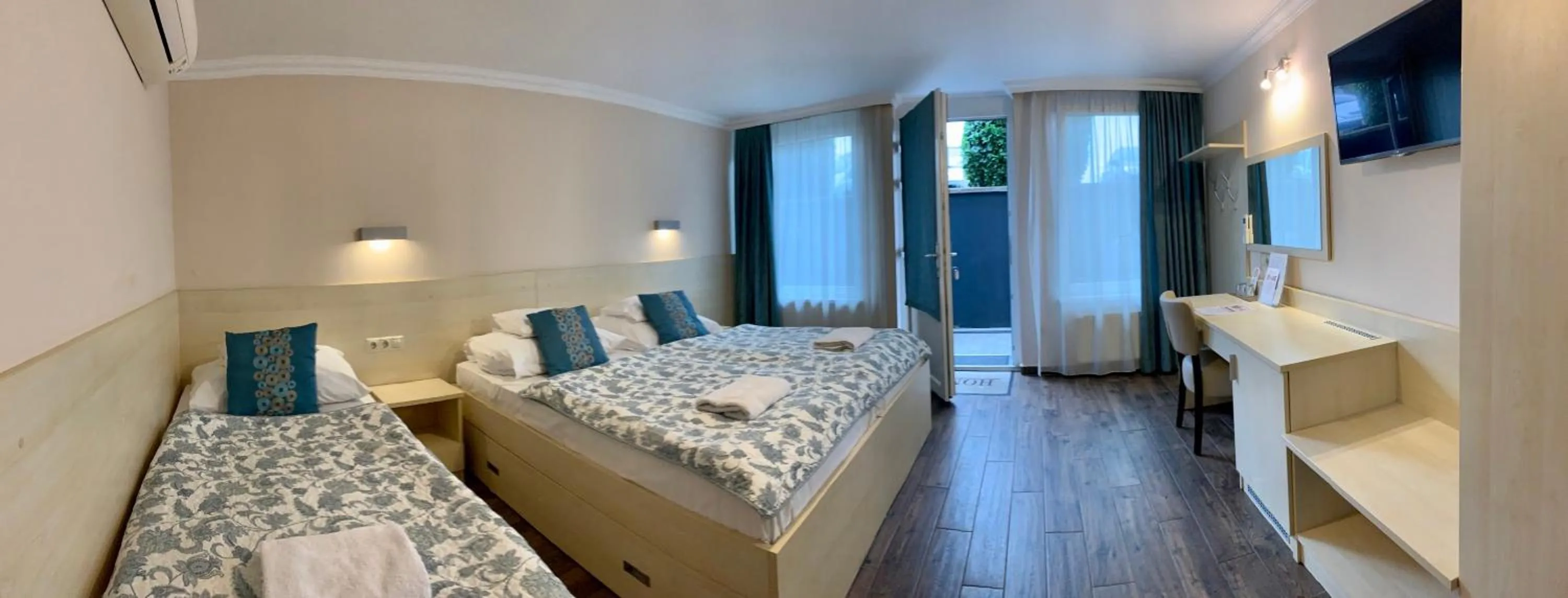 Bed in Nimród Hotel és Ètterem