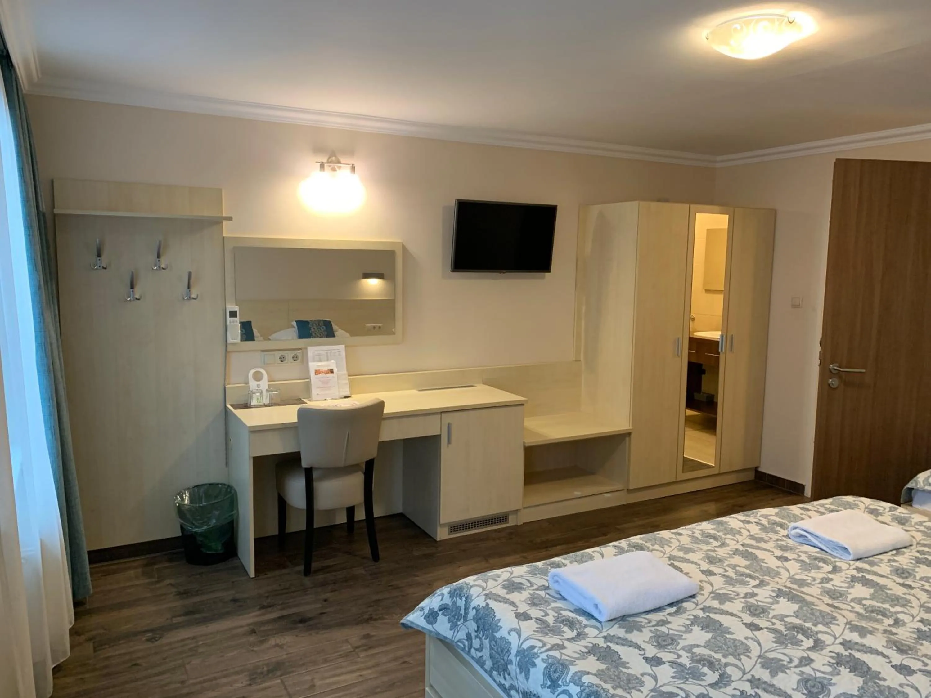 Bed in Nimród Hotel és Ètterem