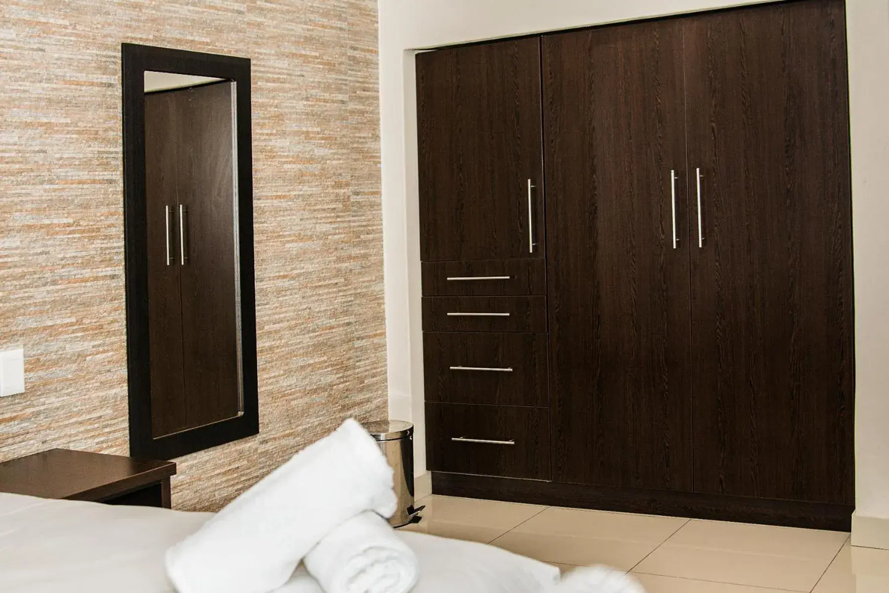 Bedroom, Bed in Bayside Hotel Pietermaritzburg Bedroom, Bed in Bayside Hotel Pietermaritzburg