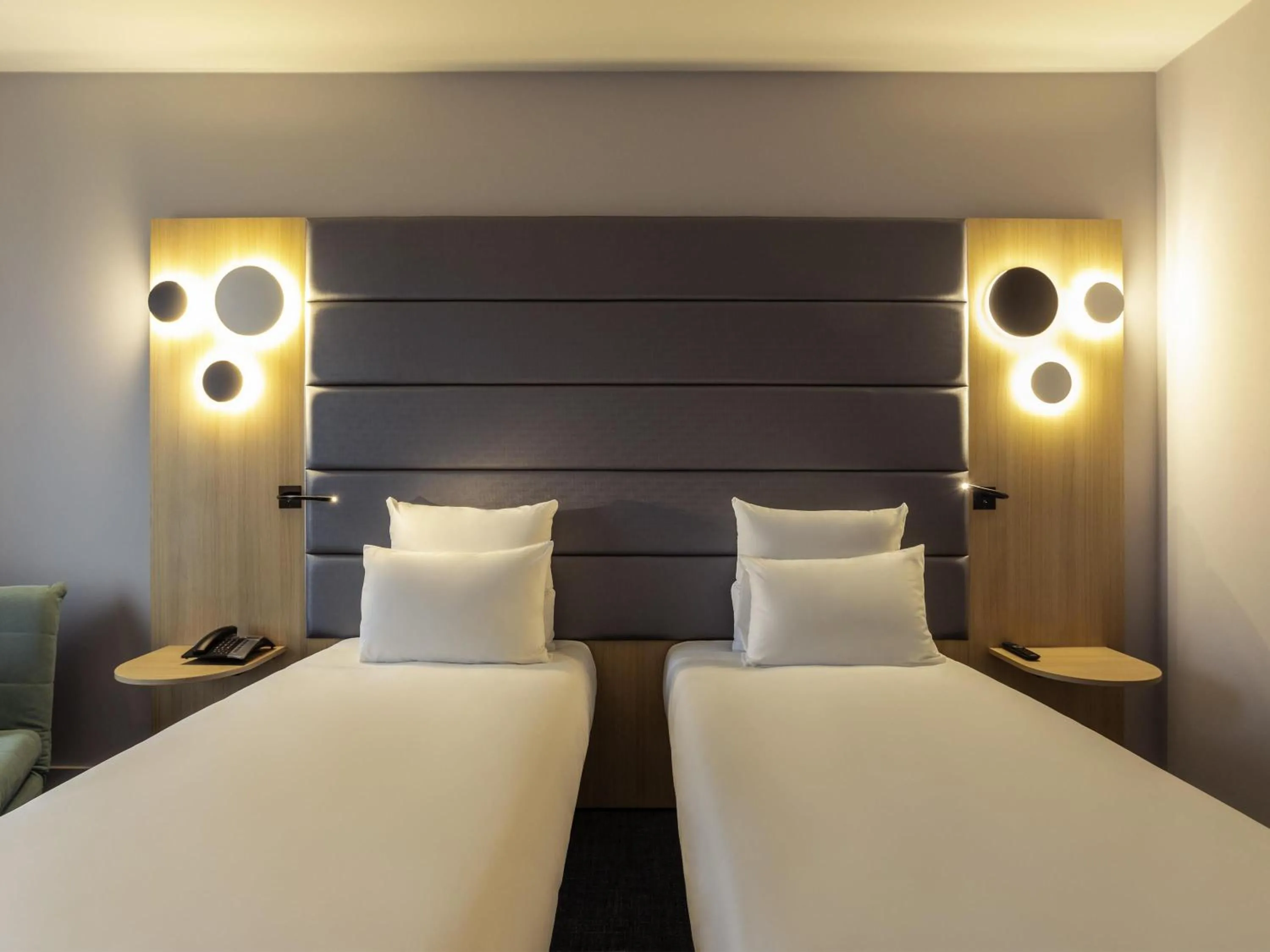 Bedroom, Bed in Novotel Brussels Centre Midi