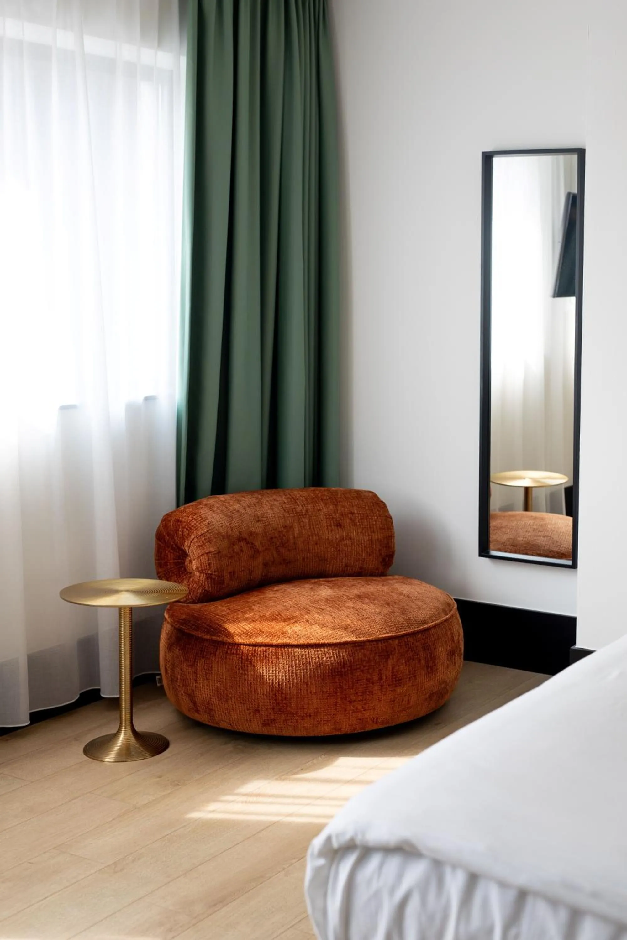 Seating area, Bed in The James Rotterdam