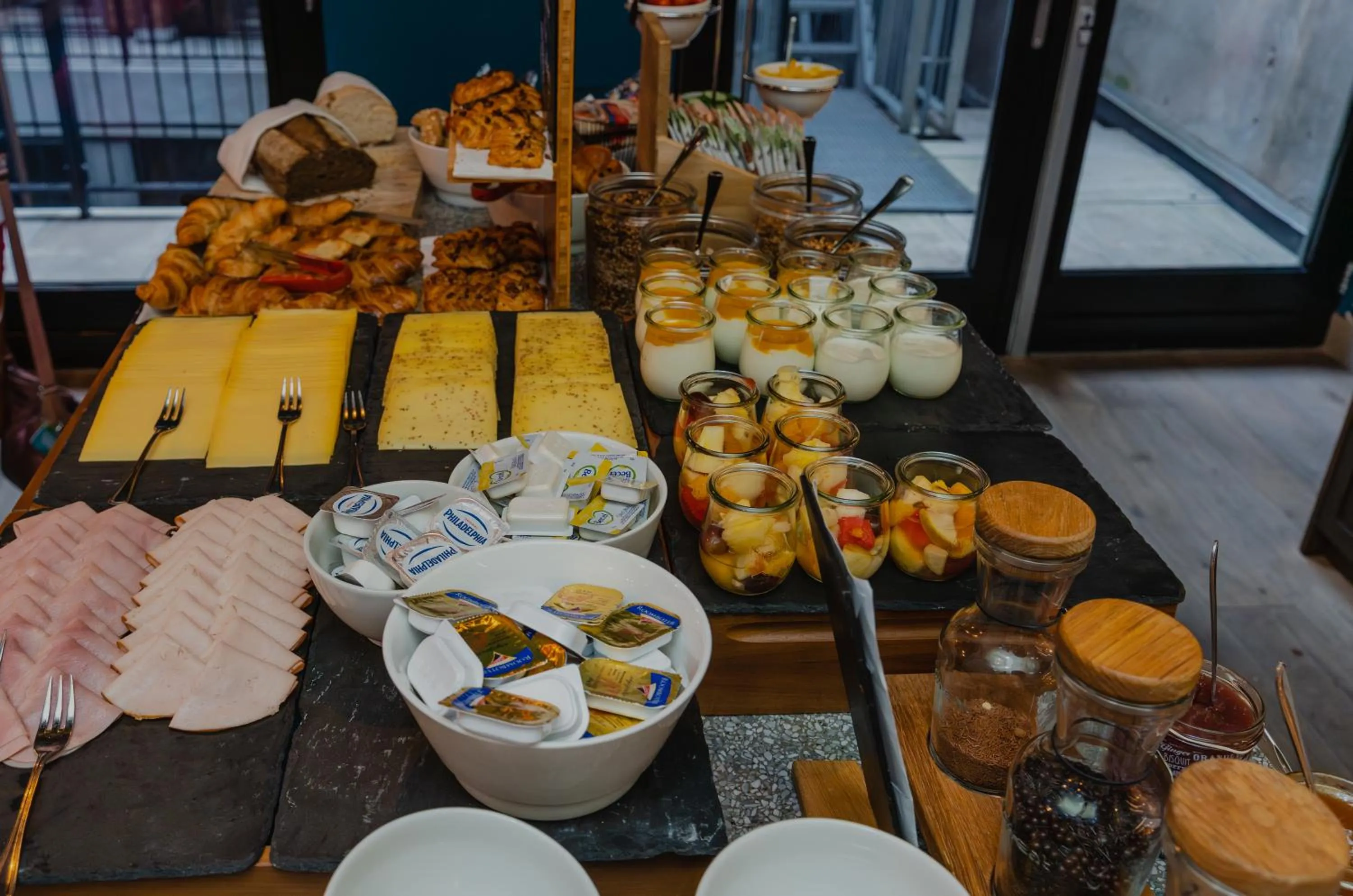 Buffet breakfast in Hotel van de Vijsel