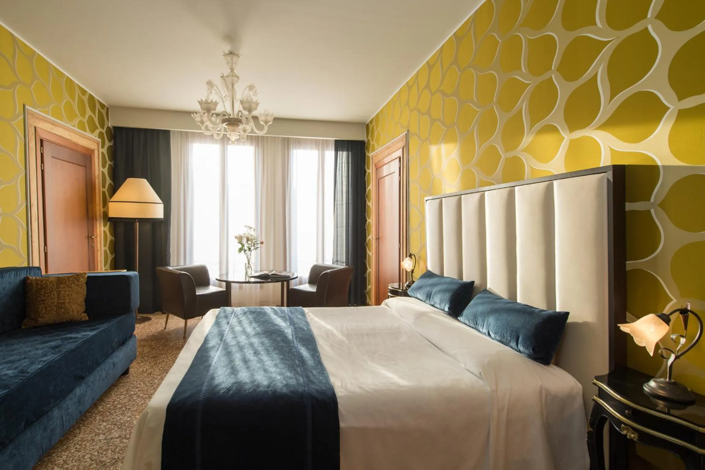 City view, Bed in Locanda Leon Bianco on the Grand Canal