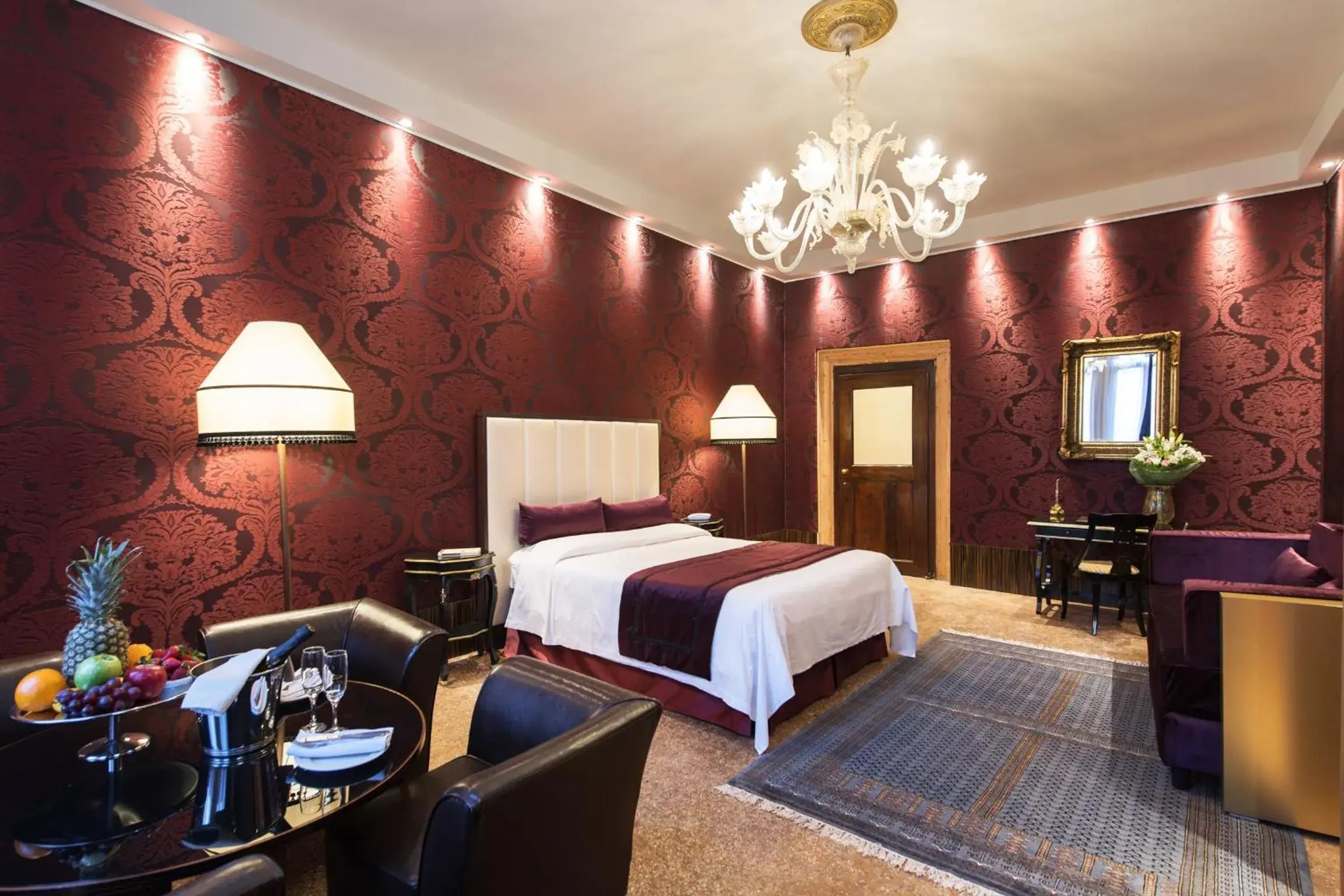 Bedroom, Bed in Locanda Leon Bianco on the Grand Canal Bedroom, Bed in Locanda Leon Bianco on the Grand Canal