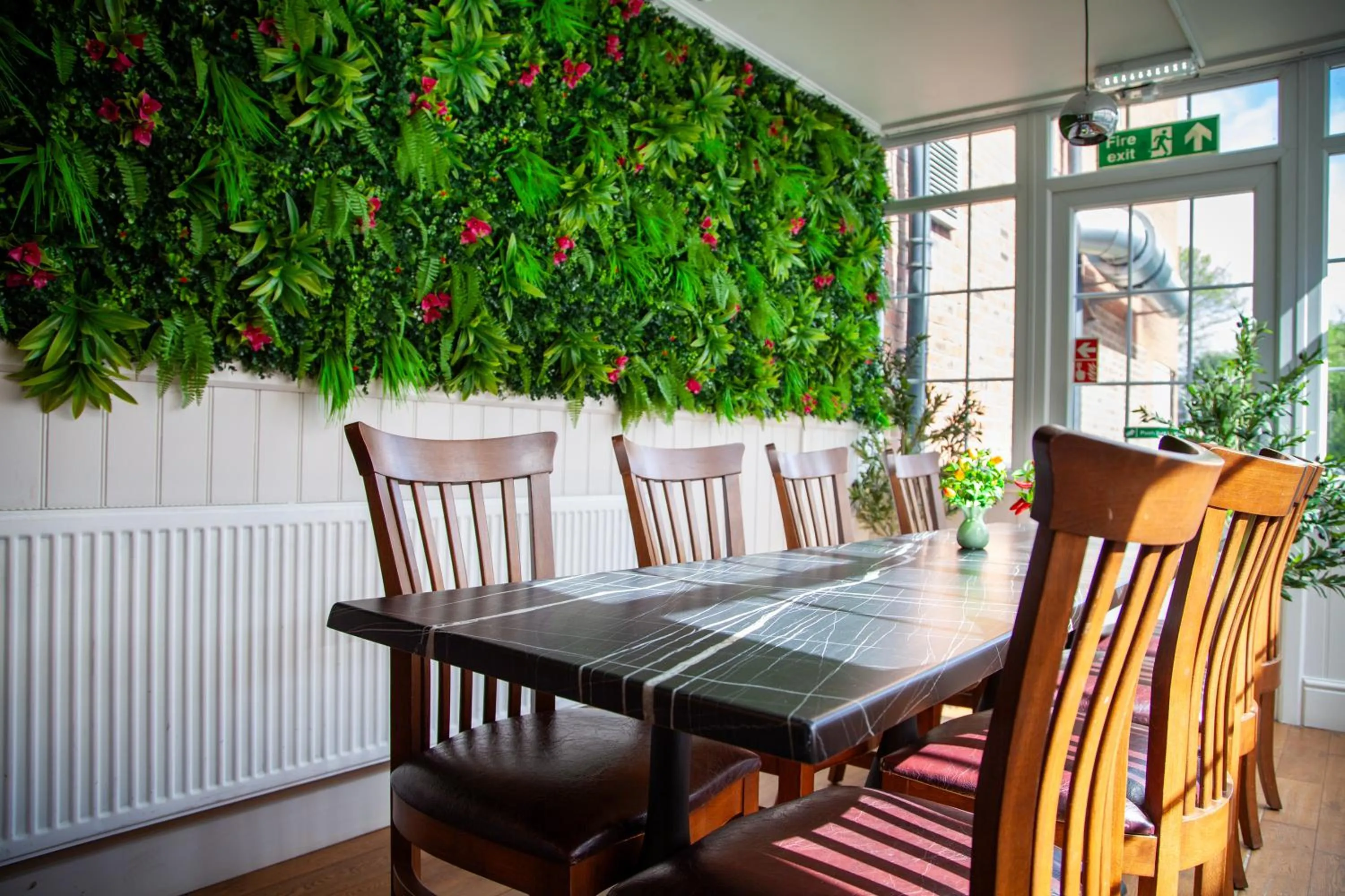 Restaurant/places to eat in Pine Lodge Hotel & Restaurant Mansfield