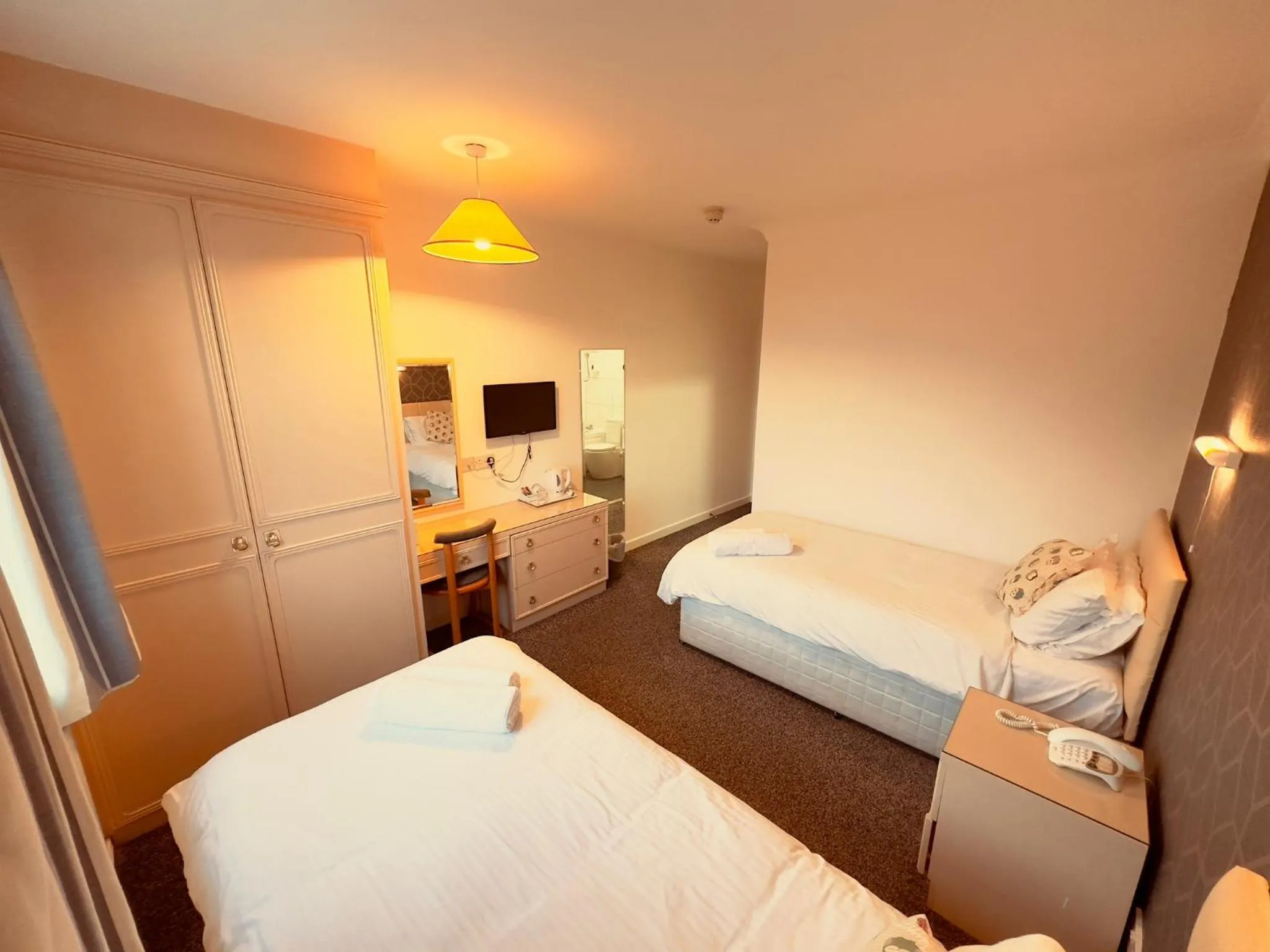 TV and multimedia, Bed in 281 Hotel & Restaurant