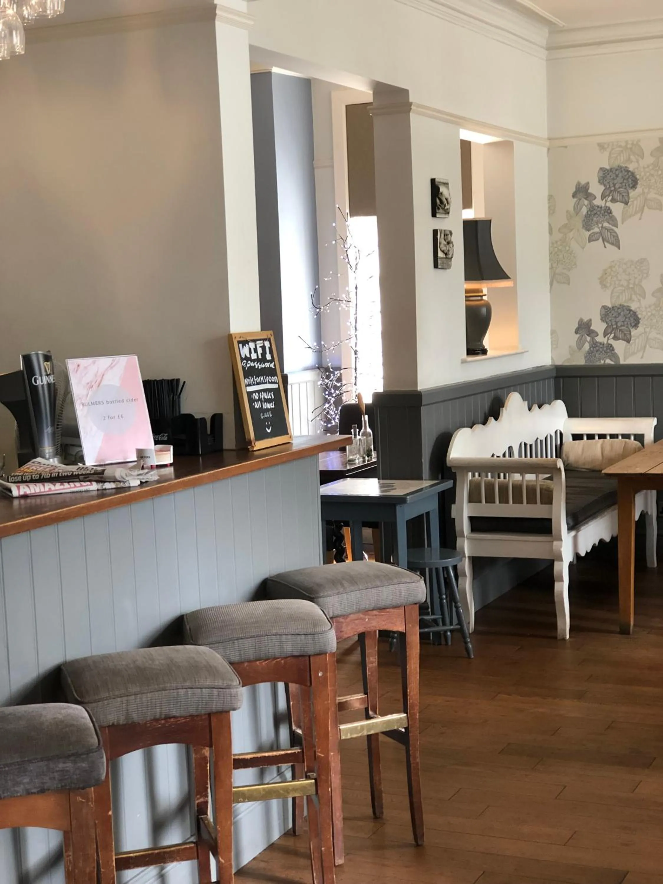 Restaurant/places to eat in 281 Hotel & Restaurant