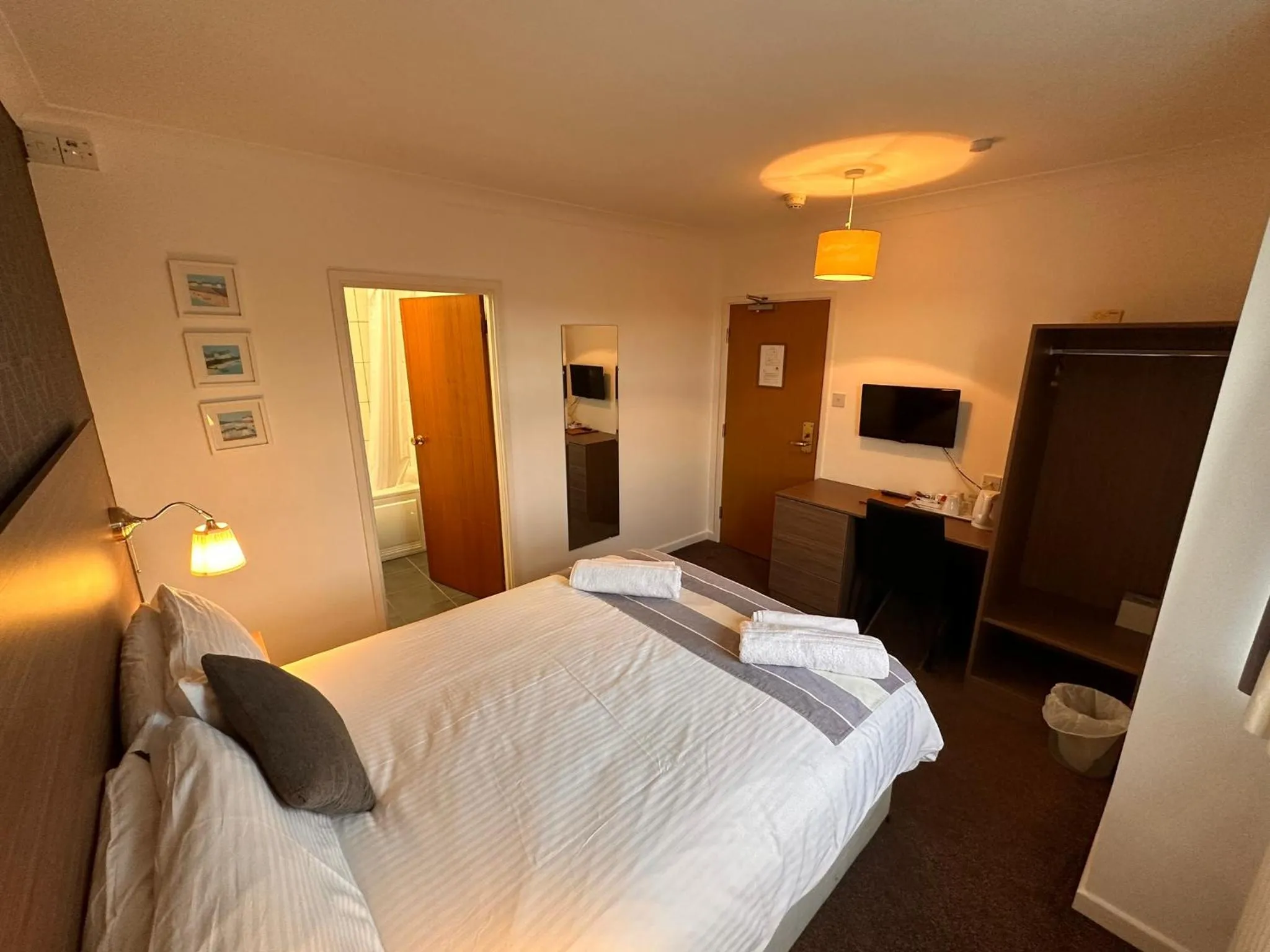 Bed in 281 Hotel & Restaurant