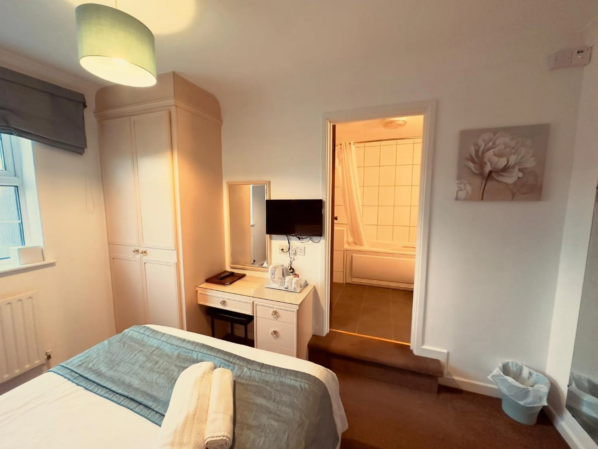 Bed in 281 Hotel & Restaurant