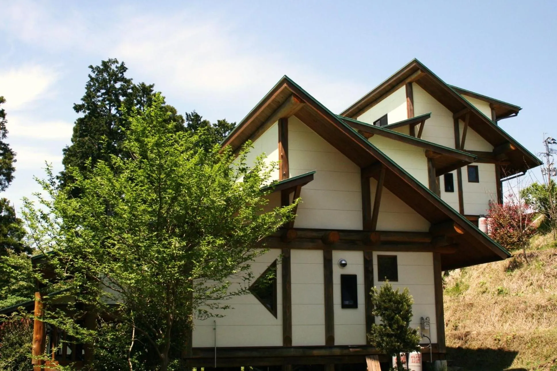 Facade/entrance in Kurokawa Mori no Cottage