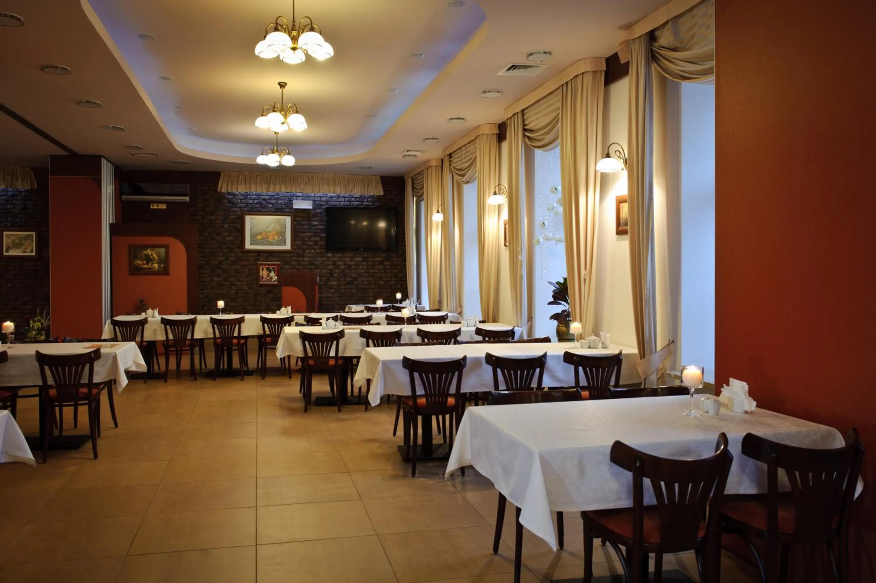 Restaurant/places to eat in Hotel Carskie Koszary