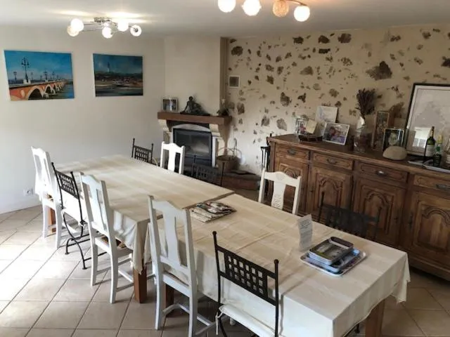 Dining area in Les chambres d'hôtes de Pascale