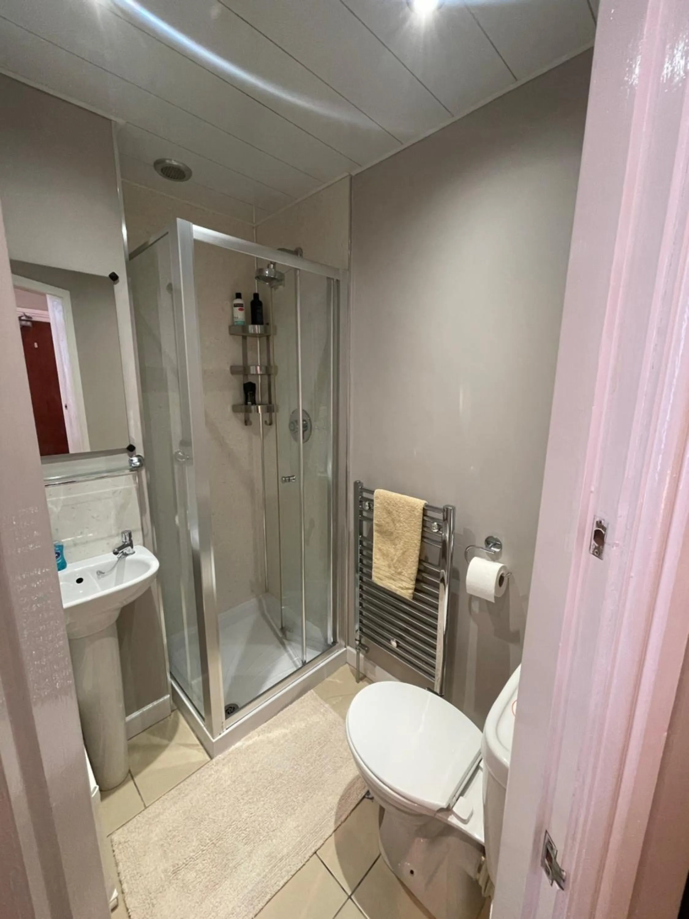 Shower in Aabba Guest House