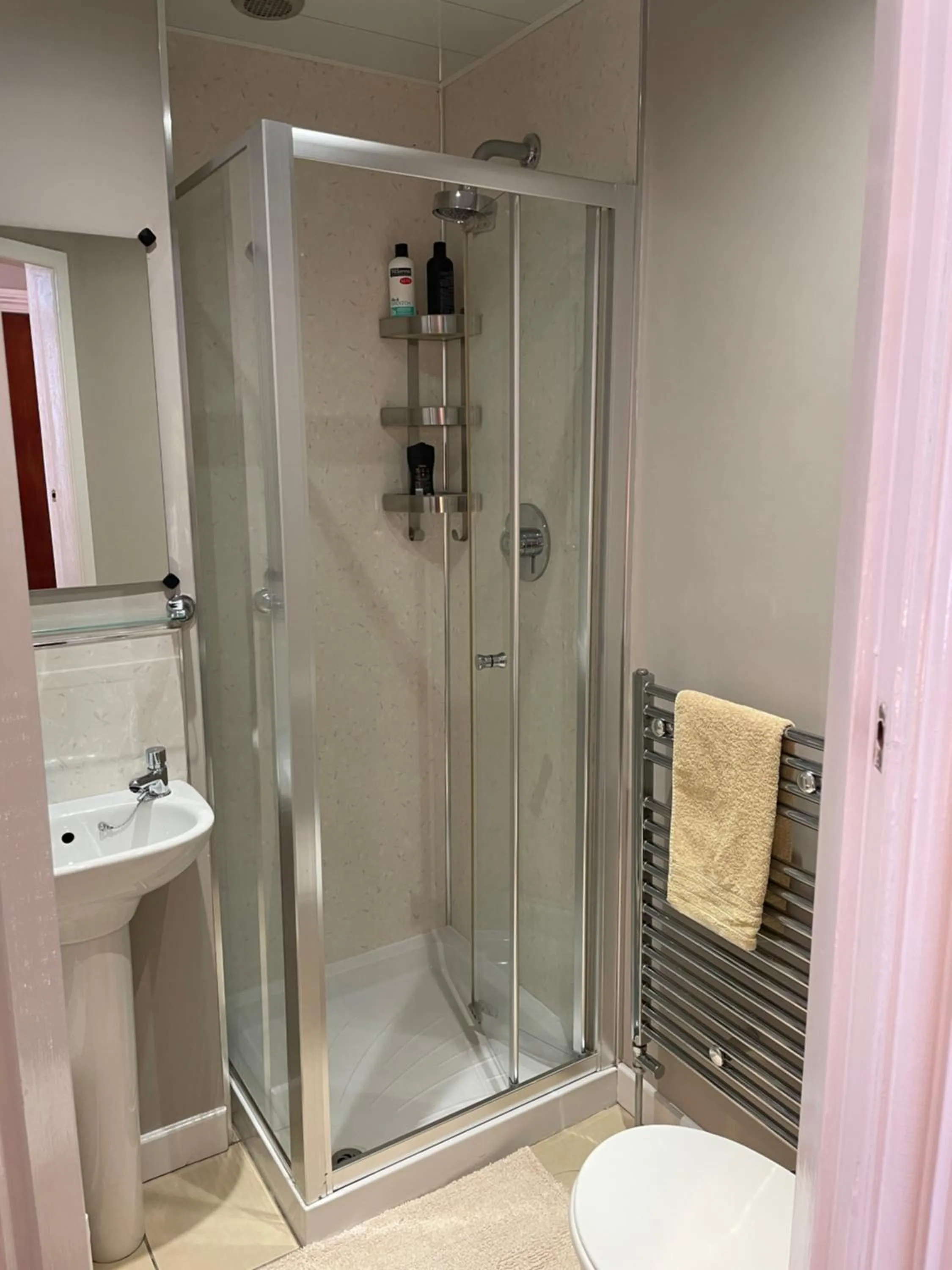 Shower in Aabba Guest House
