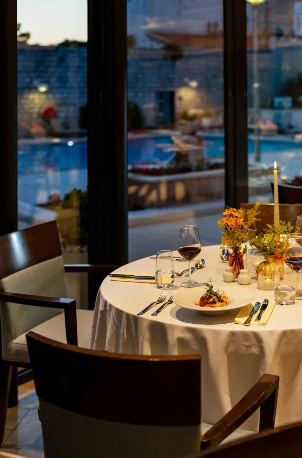 Restaurant/places to eat in Hotel Lapad