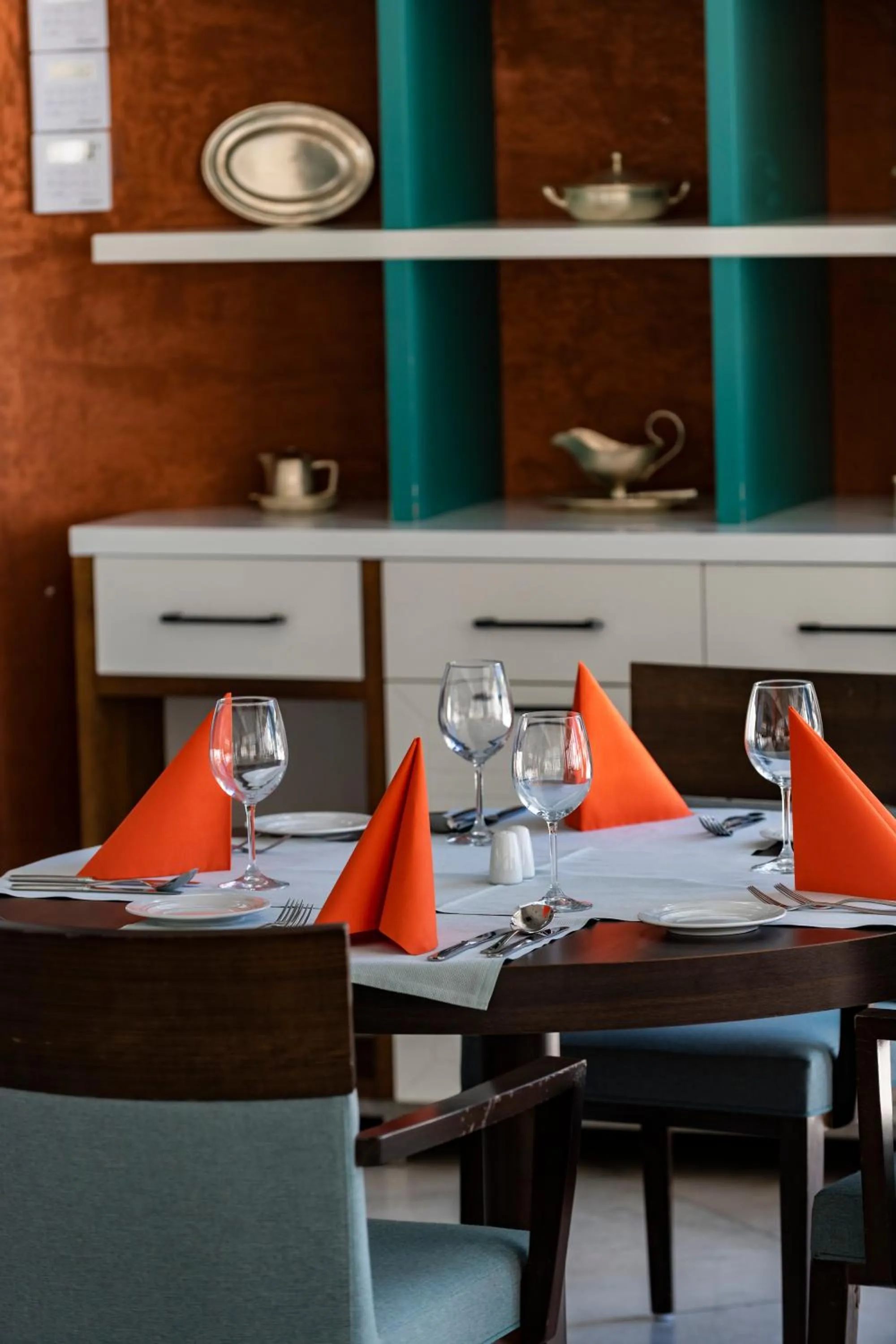 Restaurant/places to eat in Hotel Lapad