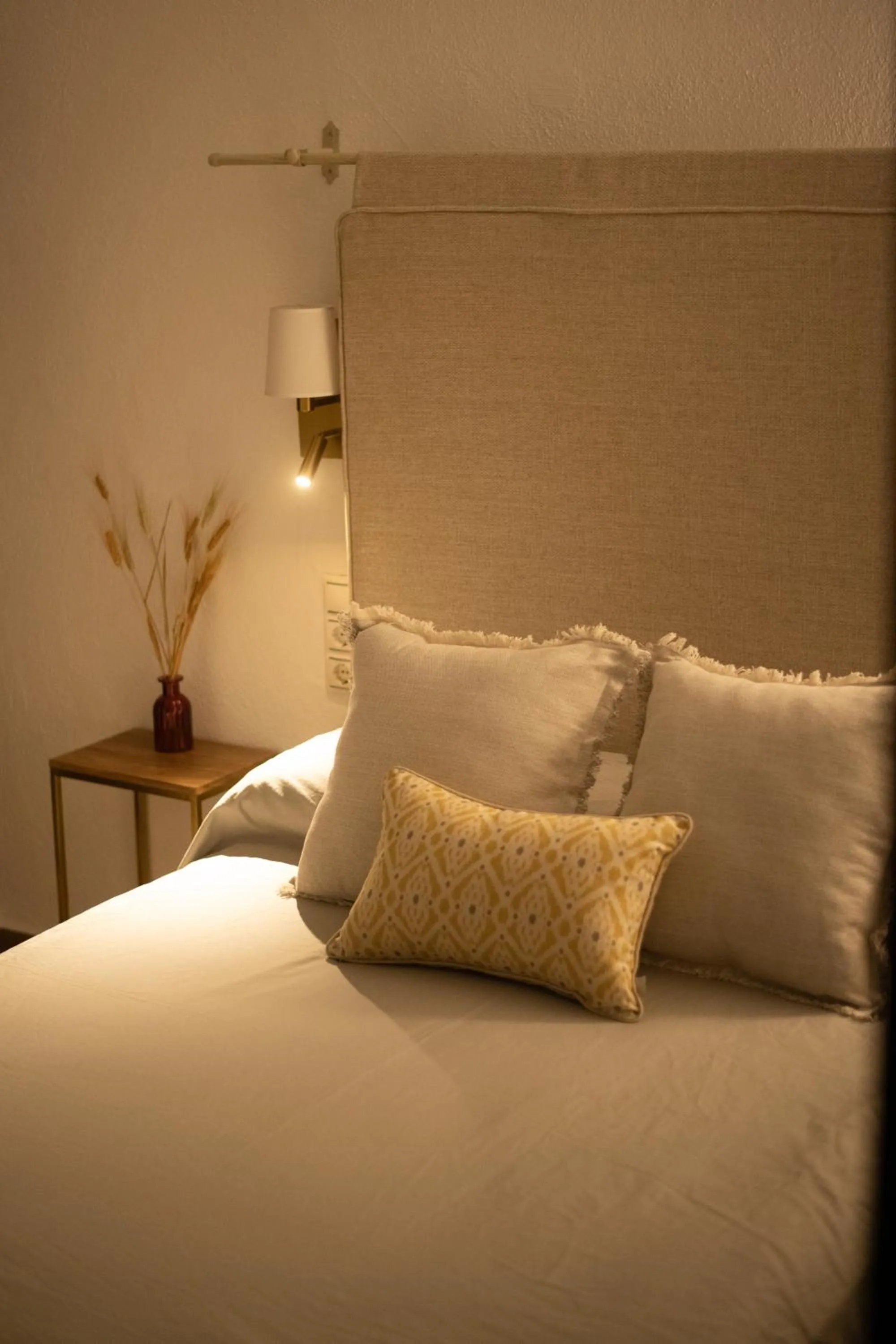 Bed in HOTEL BOUTIQUE ALMA ANDALUSí