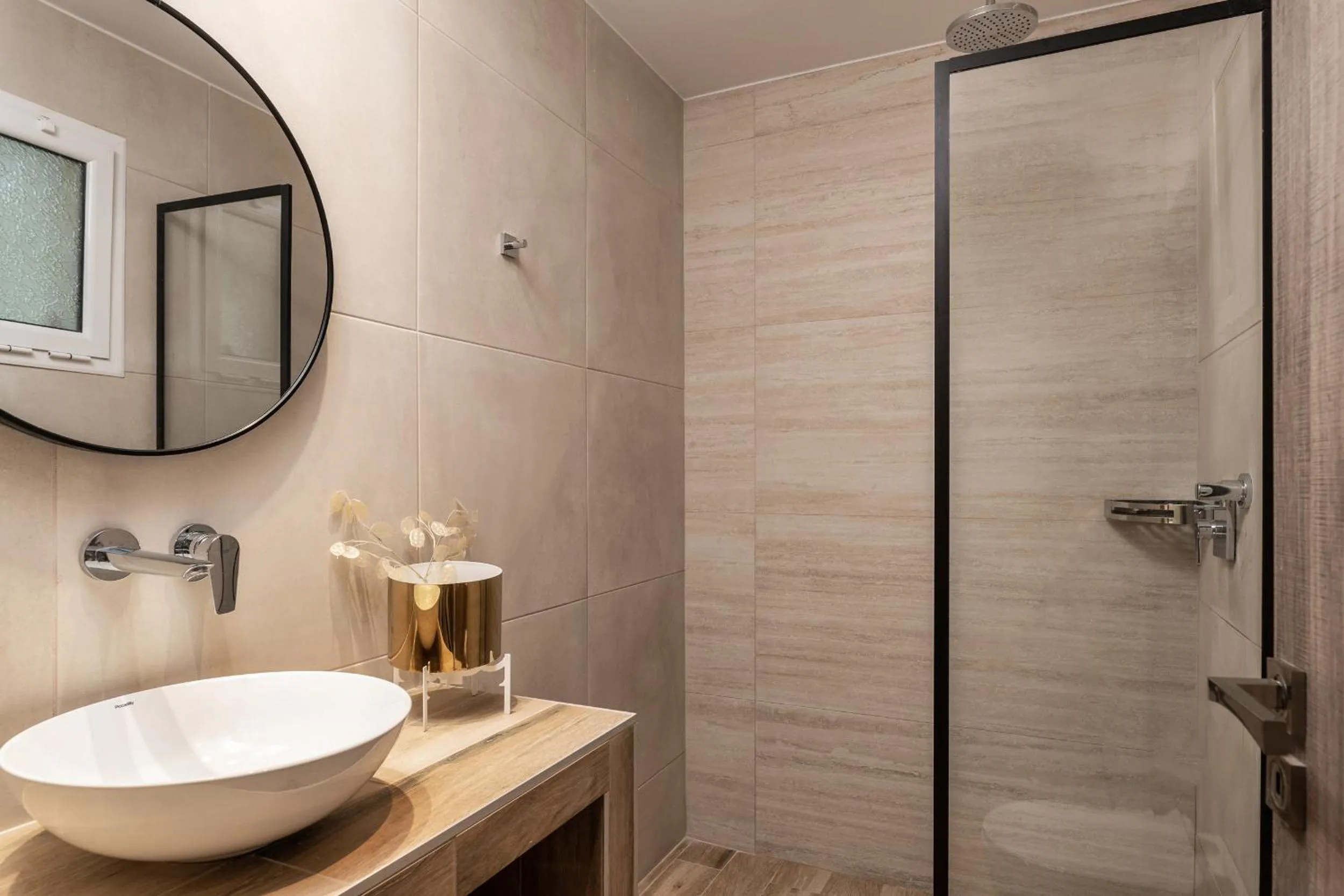 Shower in Aeolos Boutique Hotel & Suites