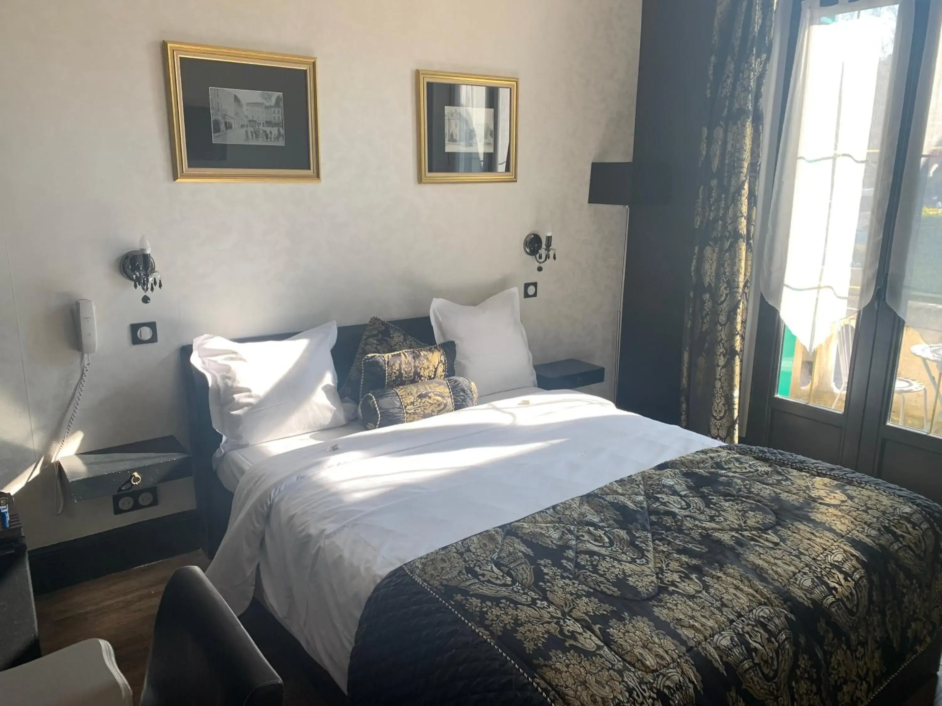 Double Room with Terrace in Hôtel Beausoleil Double Room with Terrace in Hôtel Beausoleil