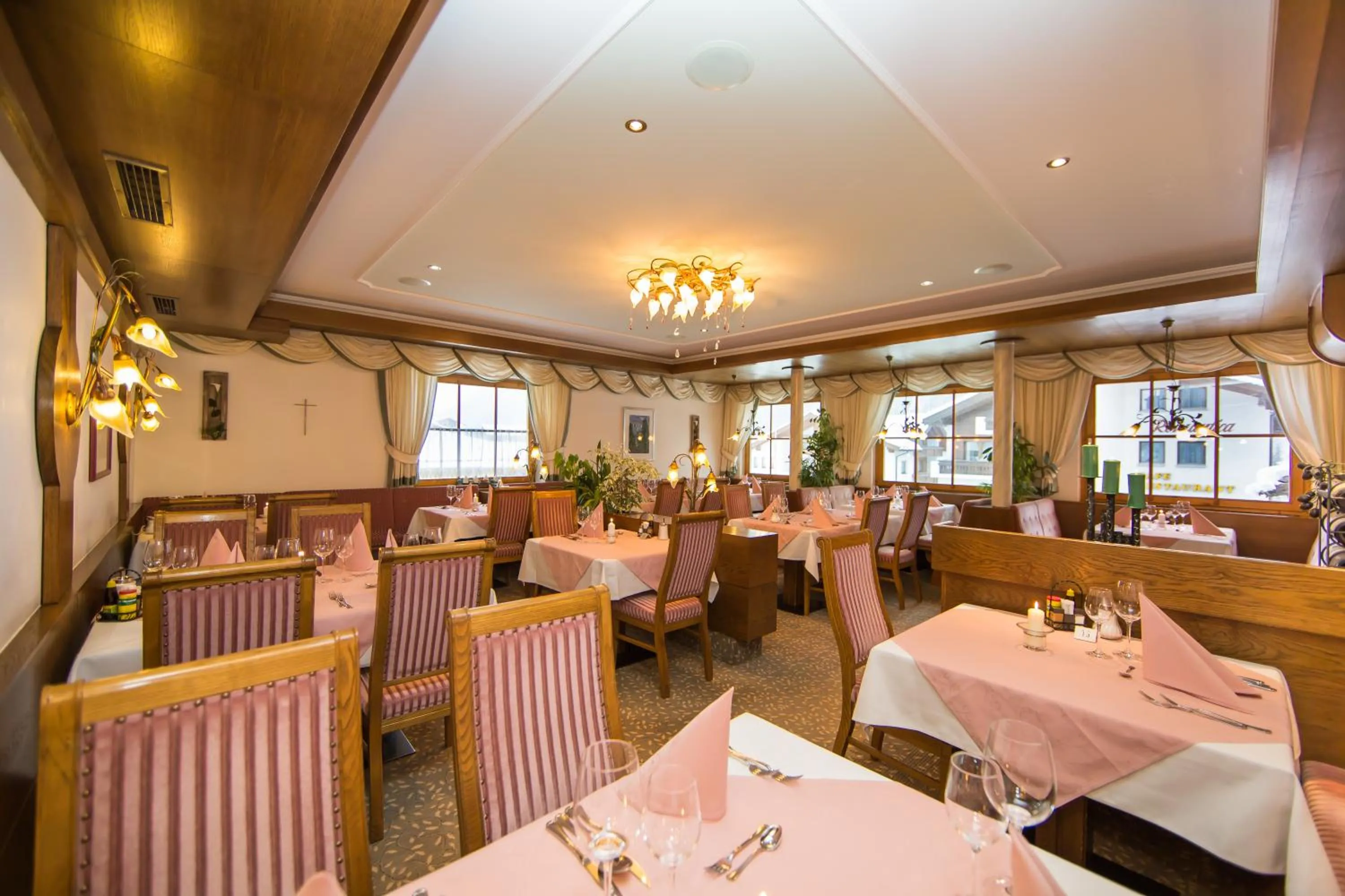 Restaurant/places to eat in Hotel Cresta