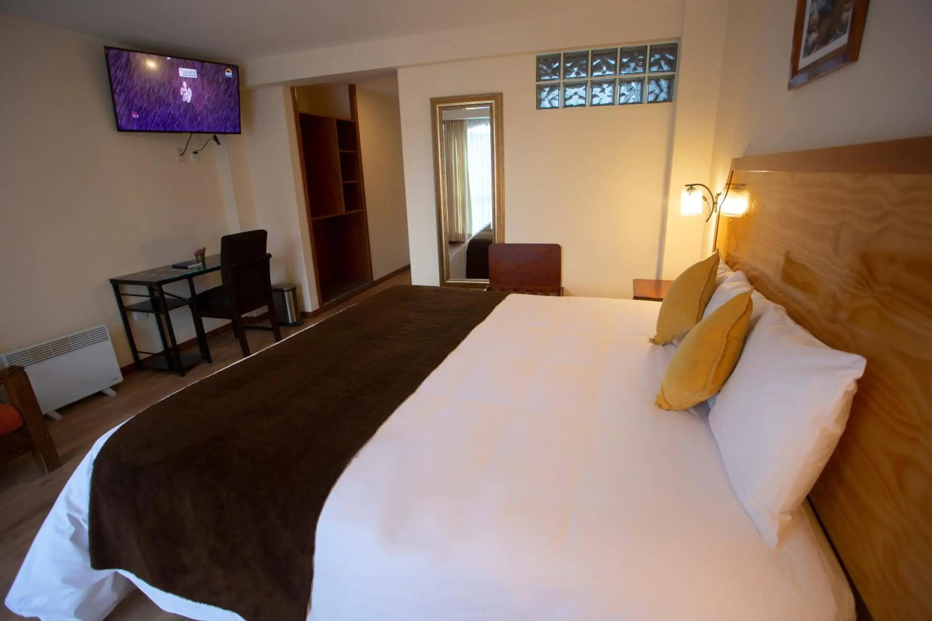 heating, Bed in Sol Plaza Hotel heating, Bed in Sol Plaza Hotel