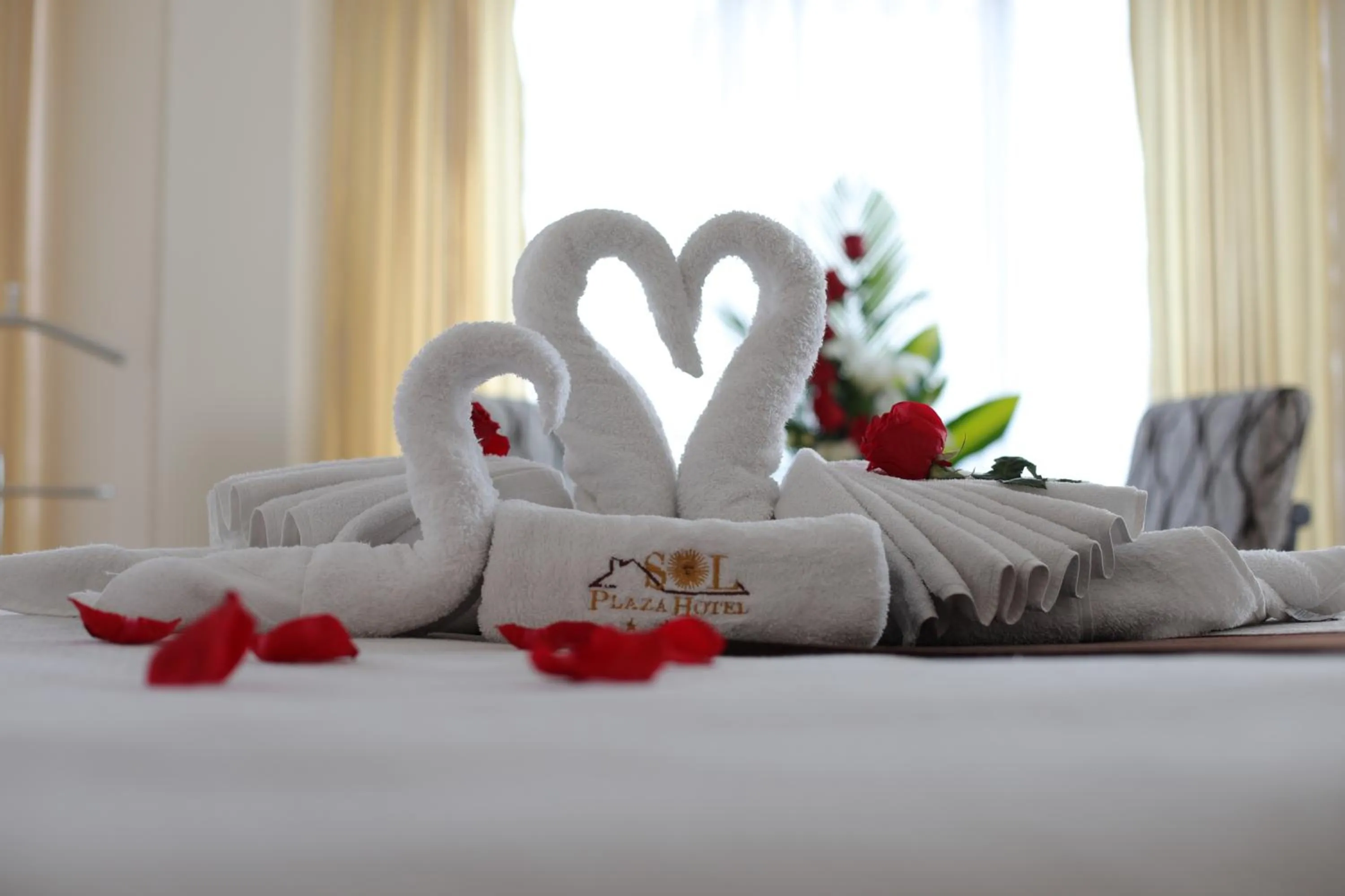 Property logo or sign, Bed in Sol Plaza Hotel