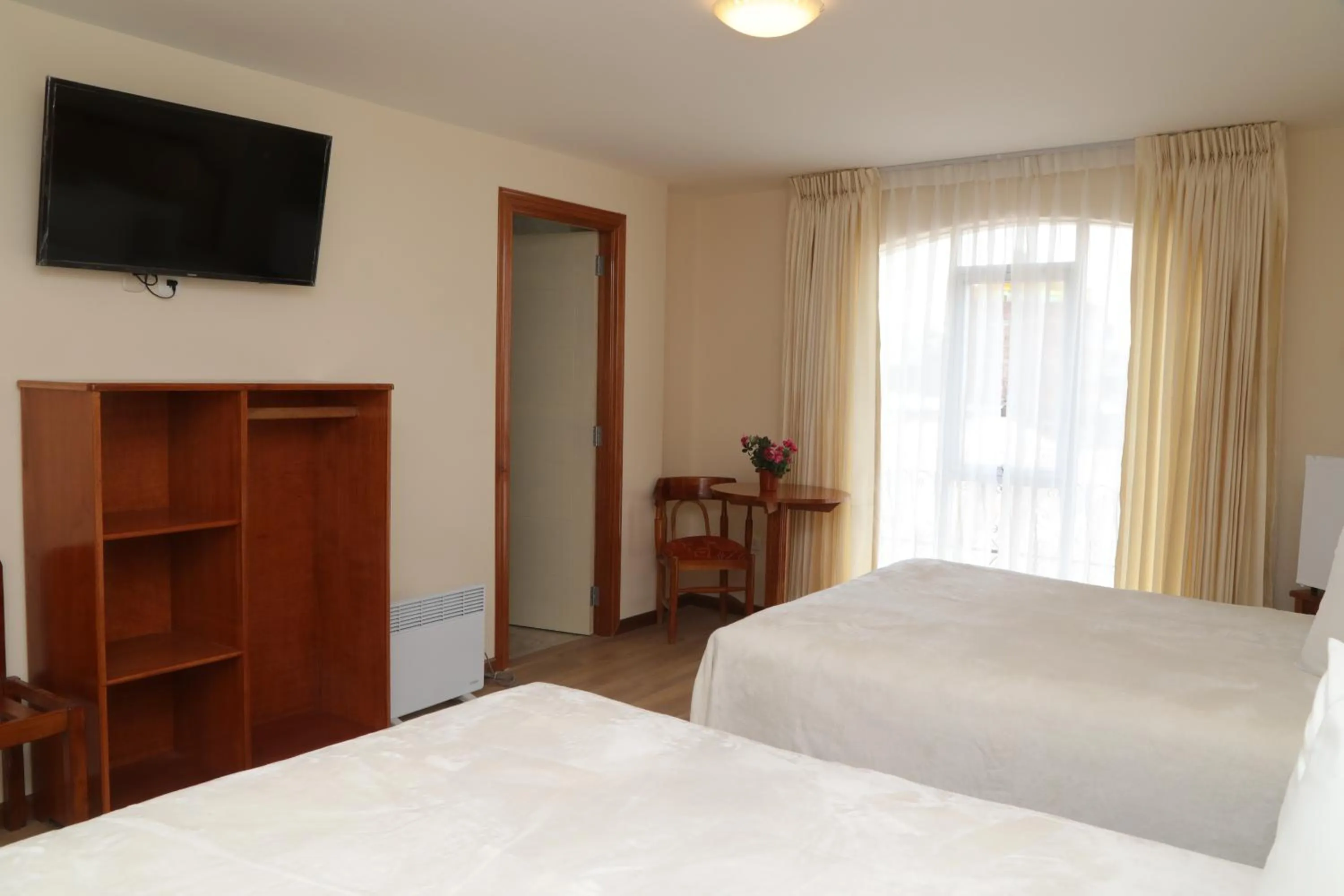 Bed in Sol Plaza Hotel