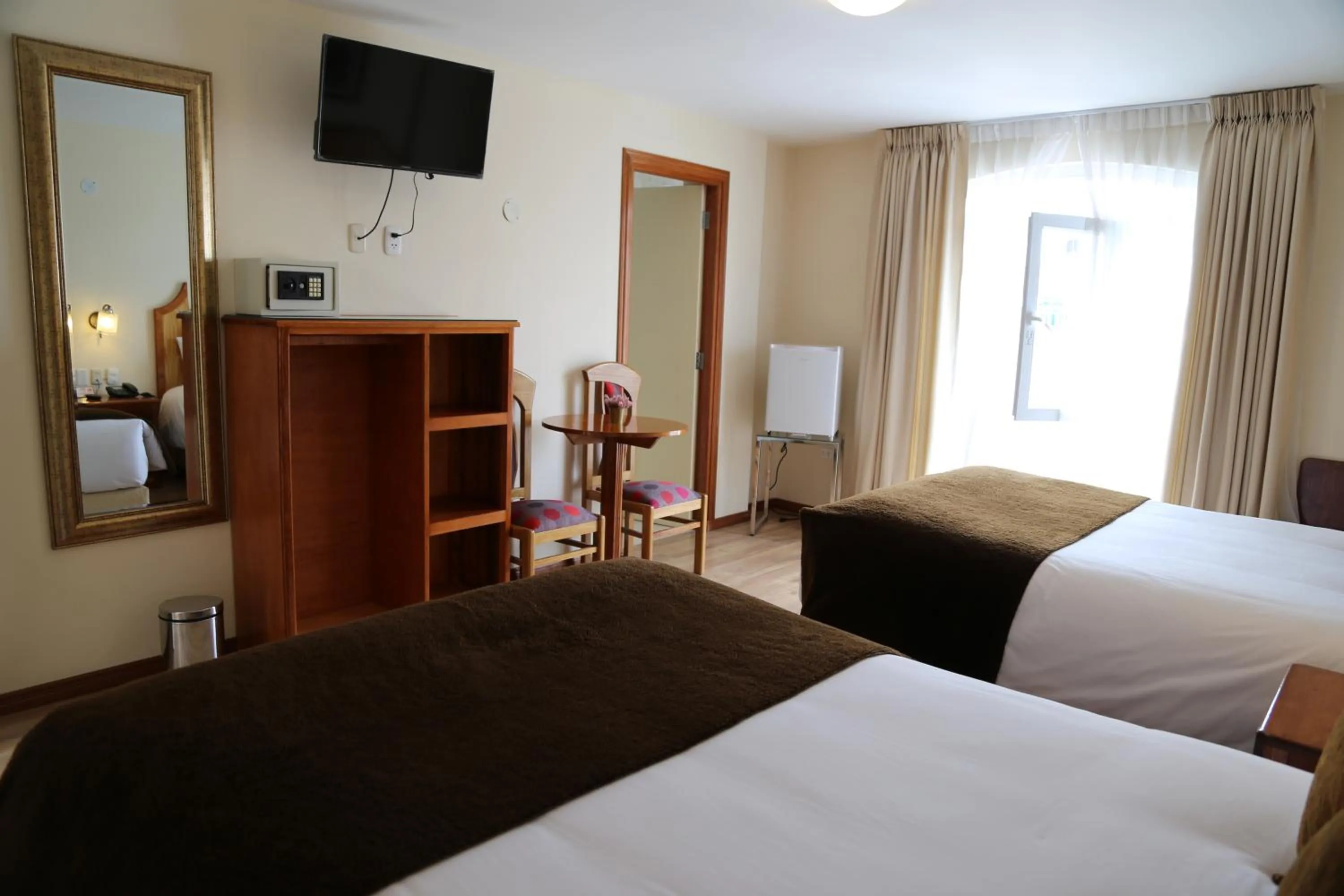 Bedroom, Bed in Sol Plaza Hotel