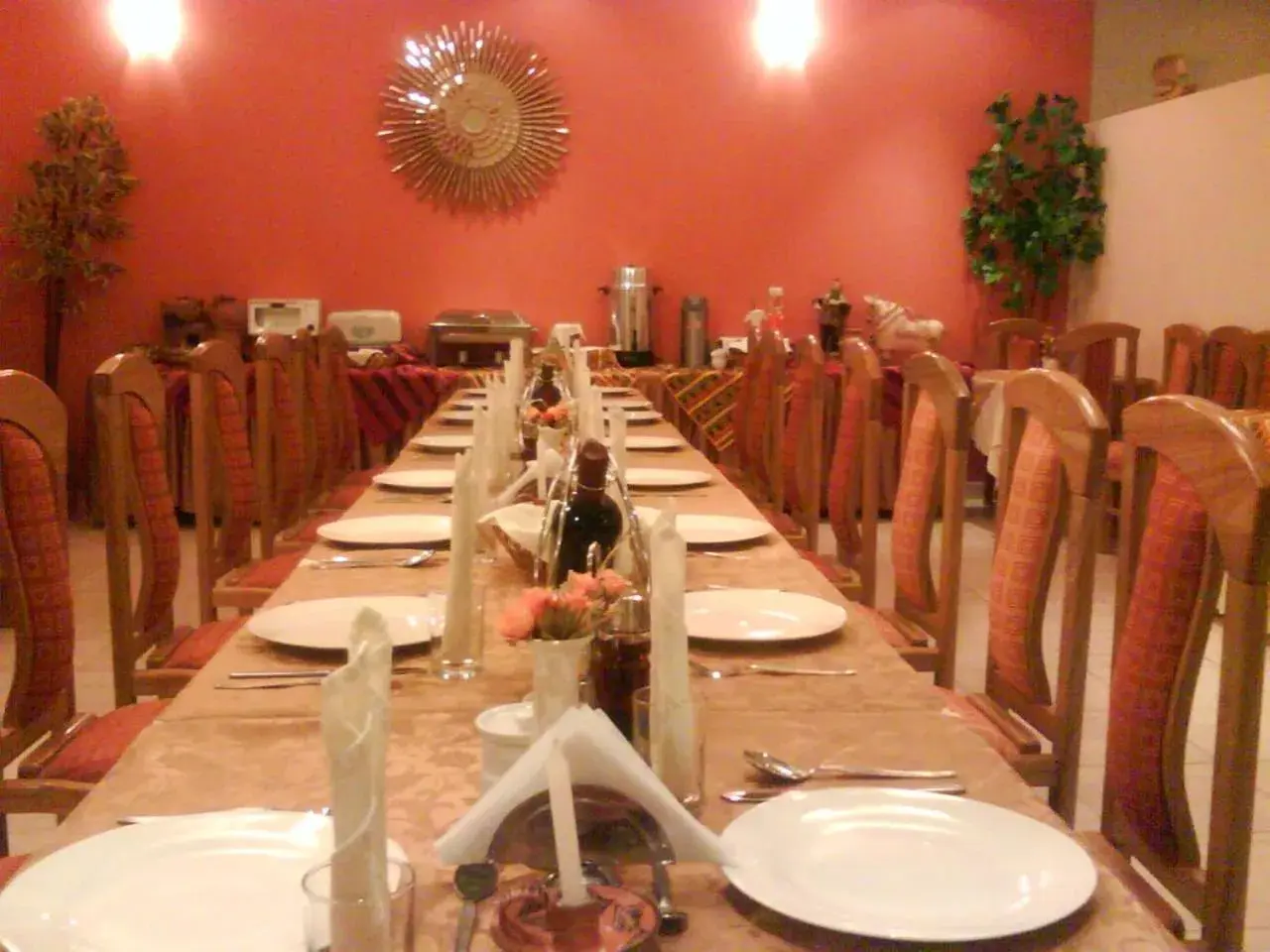 Restaurant/places to eat in Sol Plaza Hotel Restaurant/places to eat in Sol Plaza Hotel