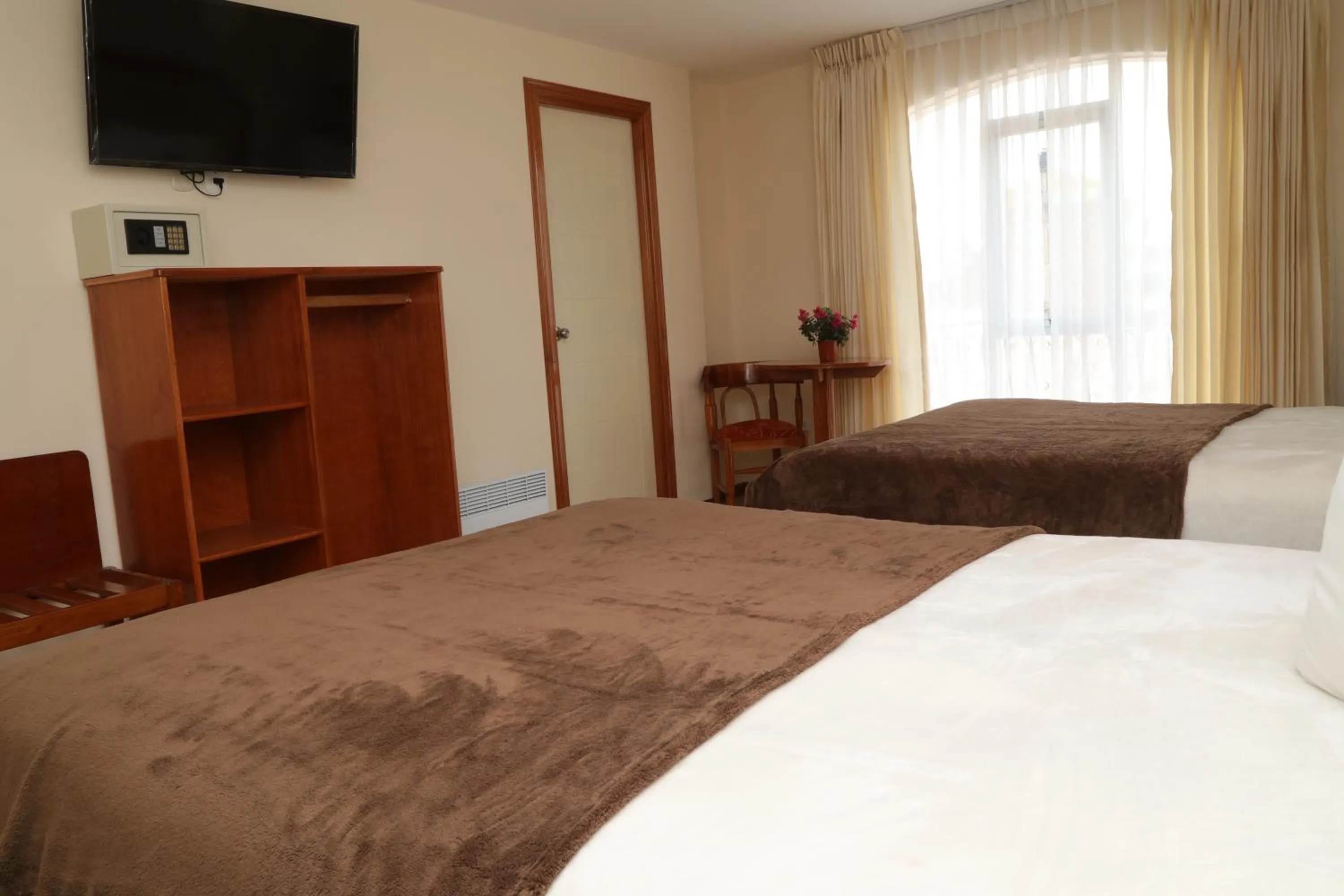 Bed in Sol Plaza Hotel