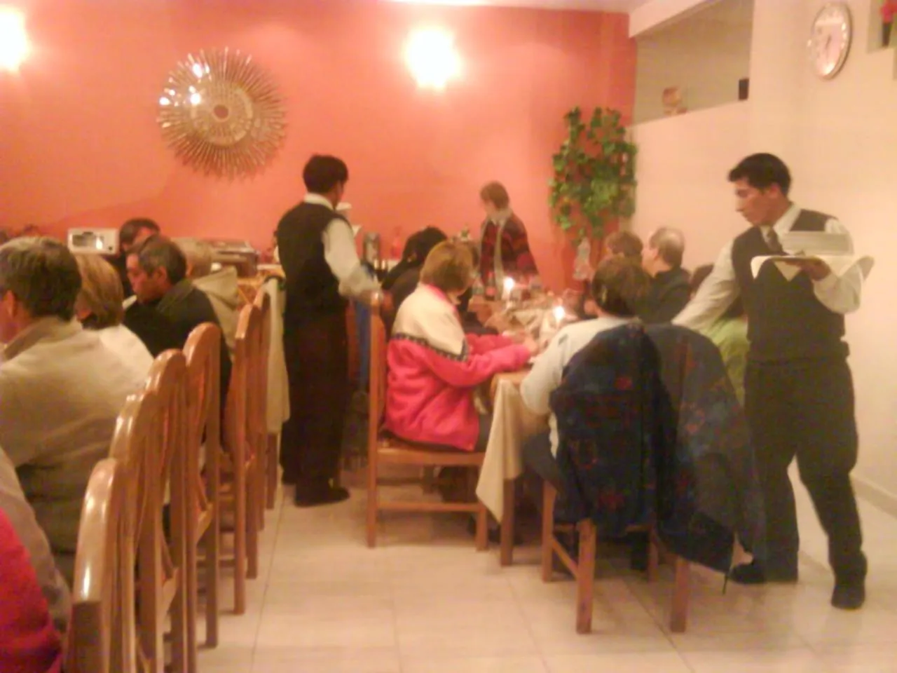 Restaurant/places to eat in Sol Plaza Hotel