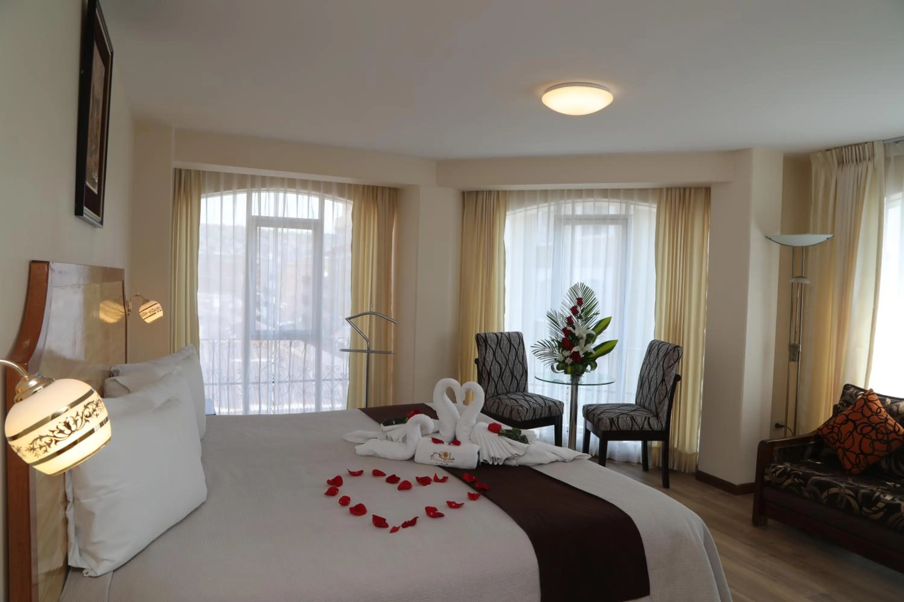 Bed in Sol Plaza Hotel