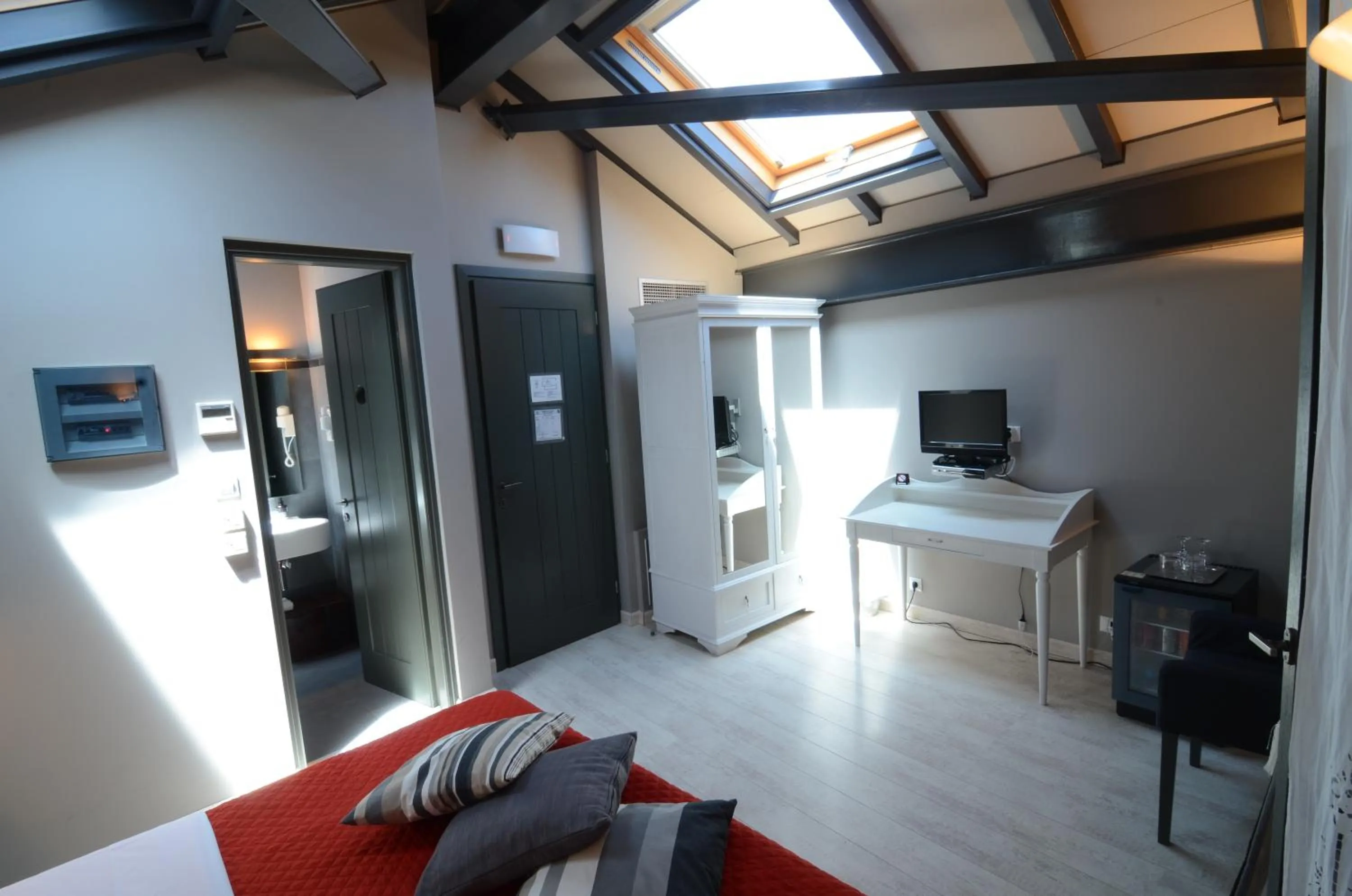 Photo of the whole room, Bed in Familia