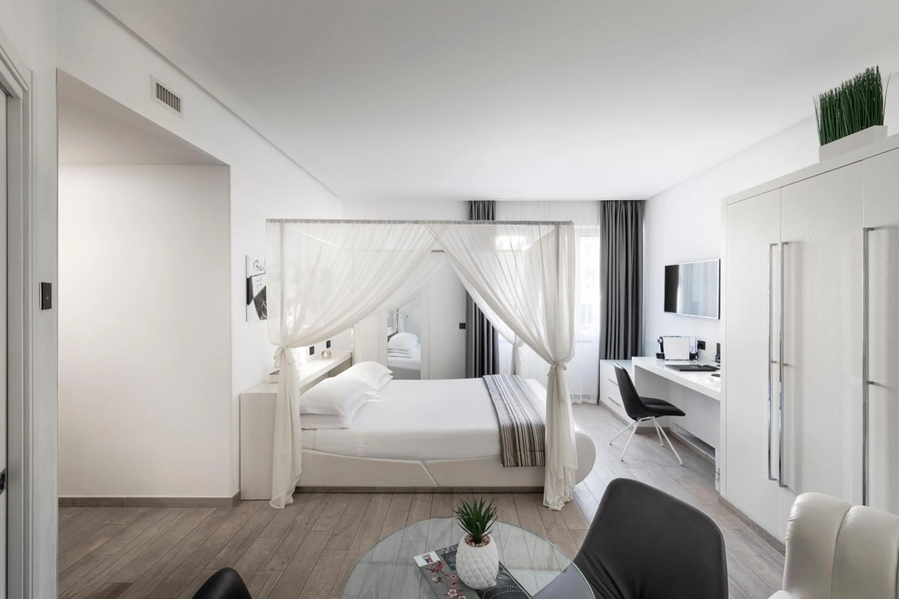 Bedroom, Bed in LHP Hotel Santa Margherita Palace & SPA